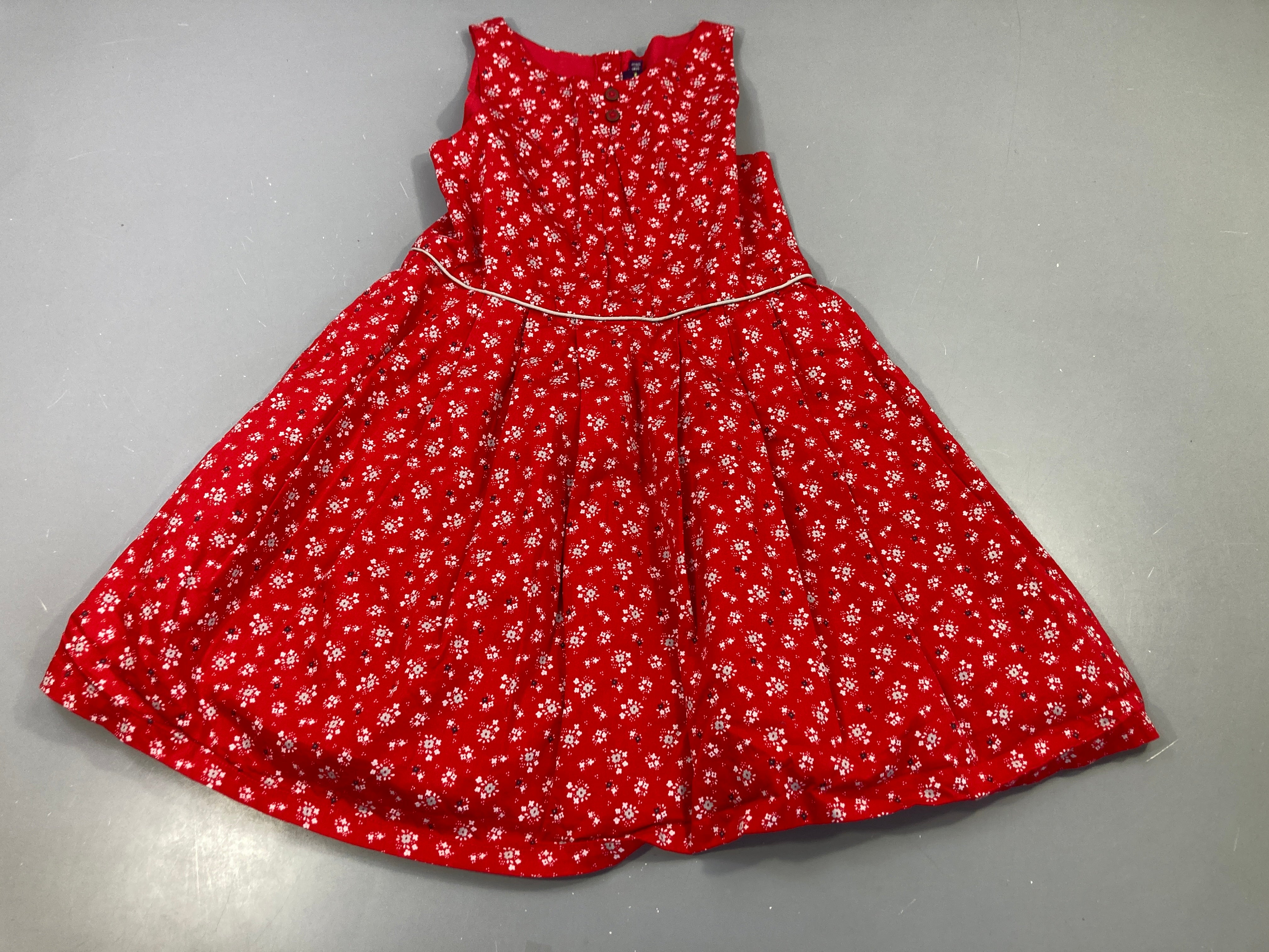 Robe s.m rouge, petites fleurs blanches, liseré taille