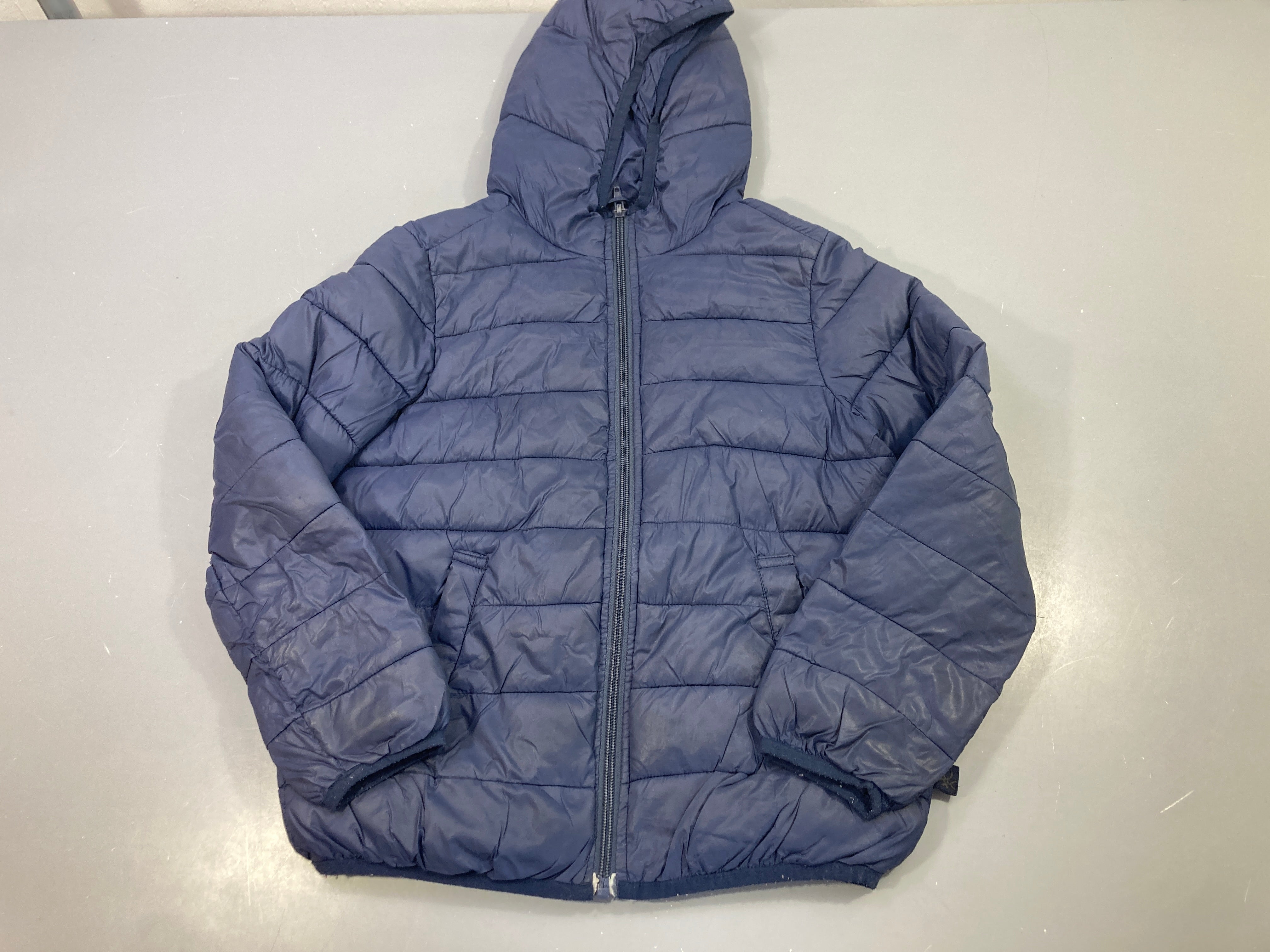 Doudoune light capuche bleu marine, fermeture zippée, poches