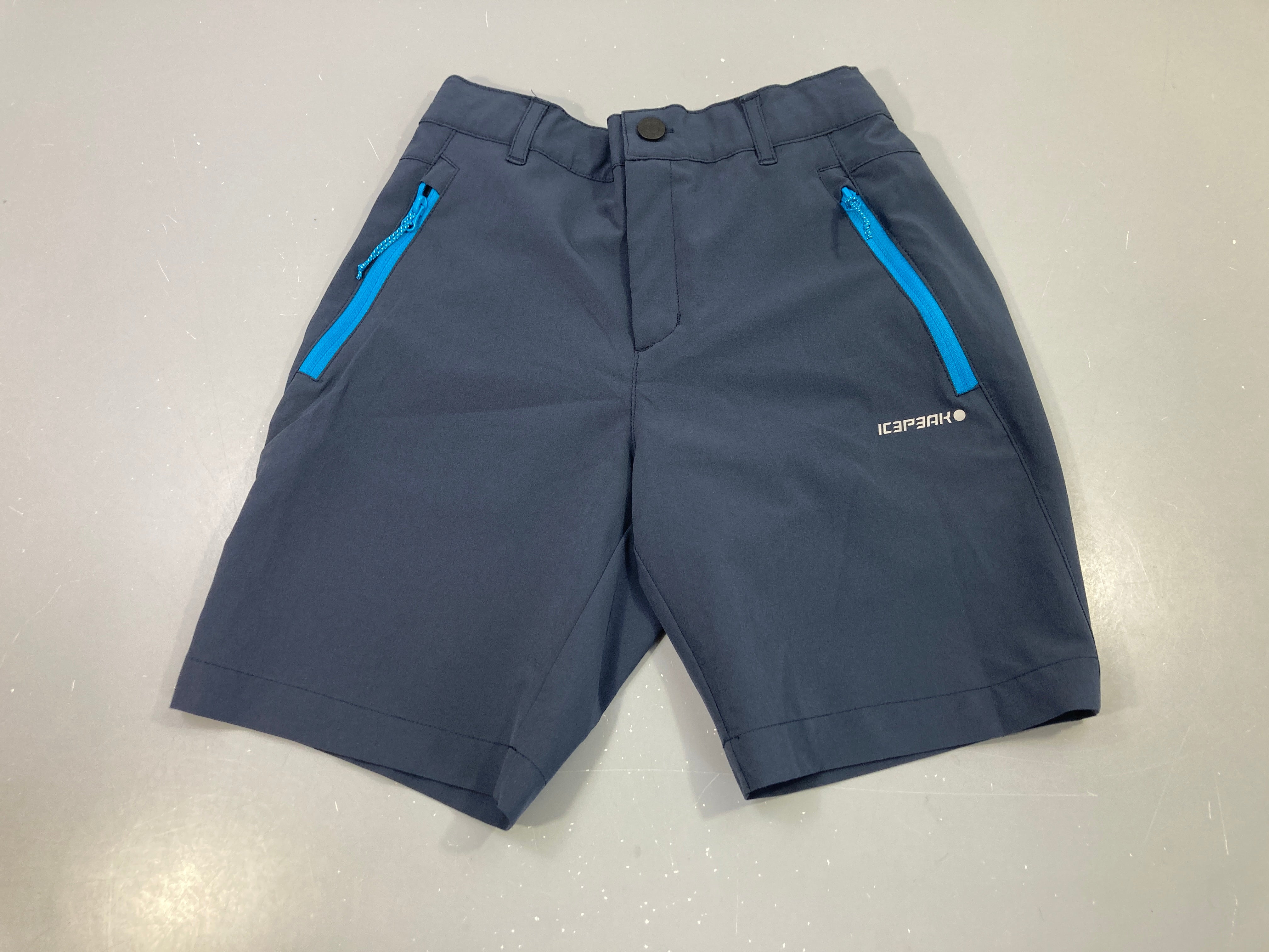 Short bleu marine, poches zippées bleu ciel, Icepeak