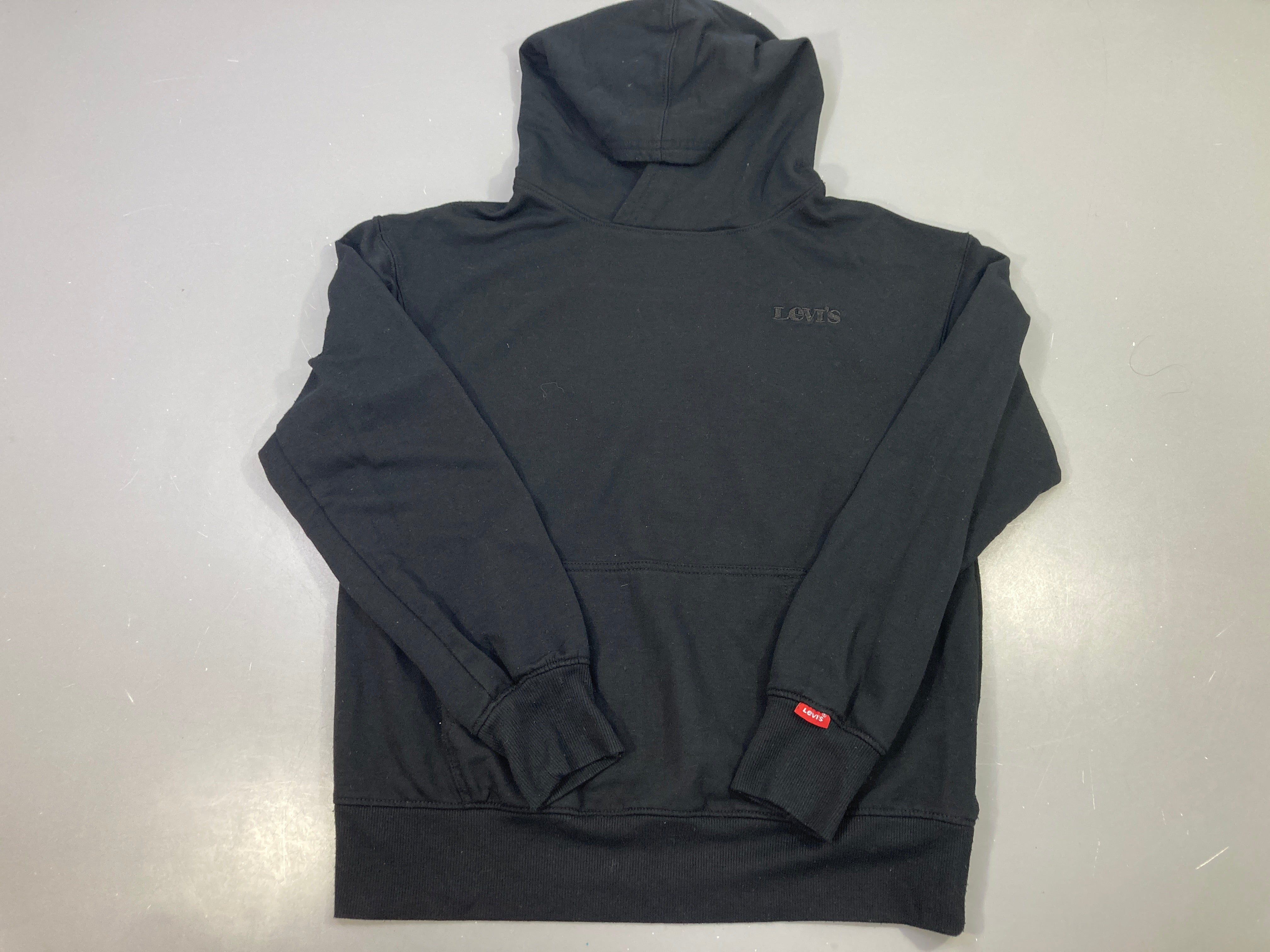 Sweat extra light capuche noir logo ton sur ton Légèrement bouloché