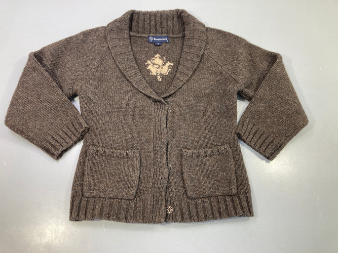 Gilet tricot brun, à l'arrière ceinture , dessins 2 renes et 1 feuille d'érable  100%laine, moins cher chez Petit Kiwi