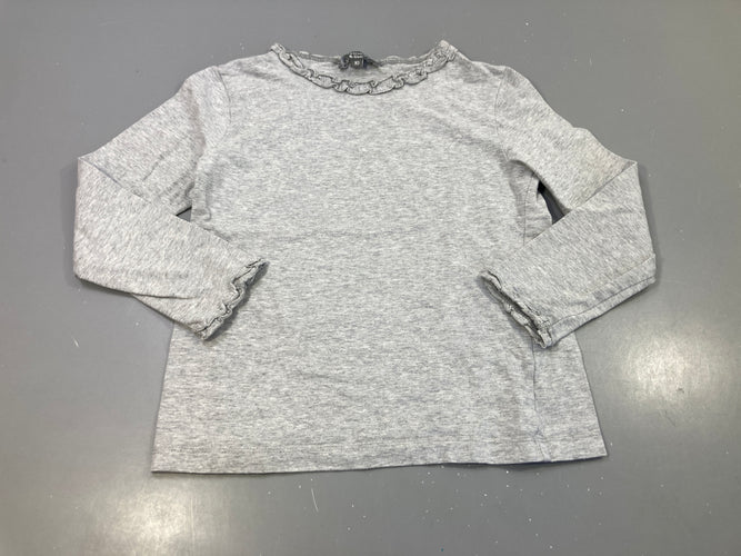 T-shirt m.l gris clair  flammé, col et manches froufrous, légèrement bouloché, moins cher chez Petit Kiwi