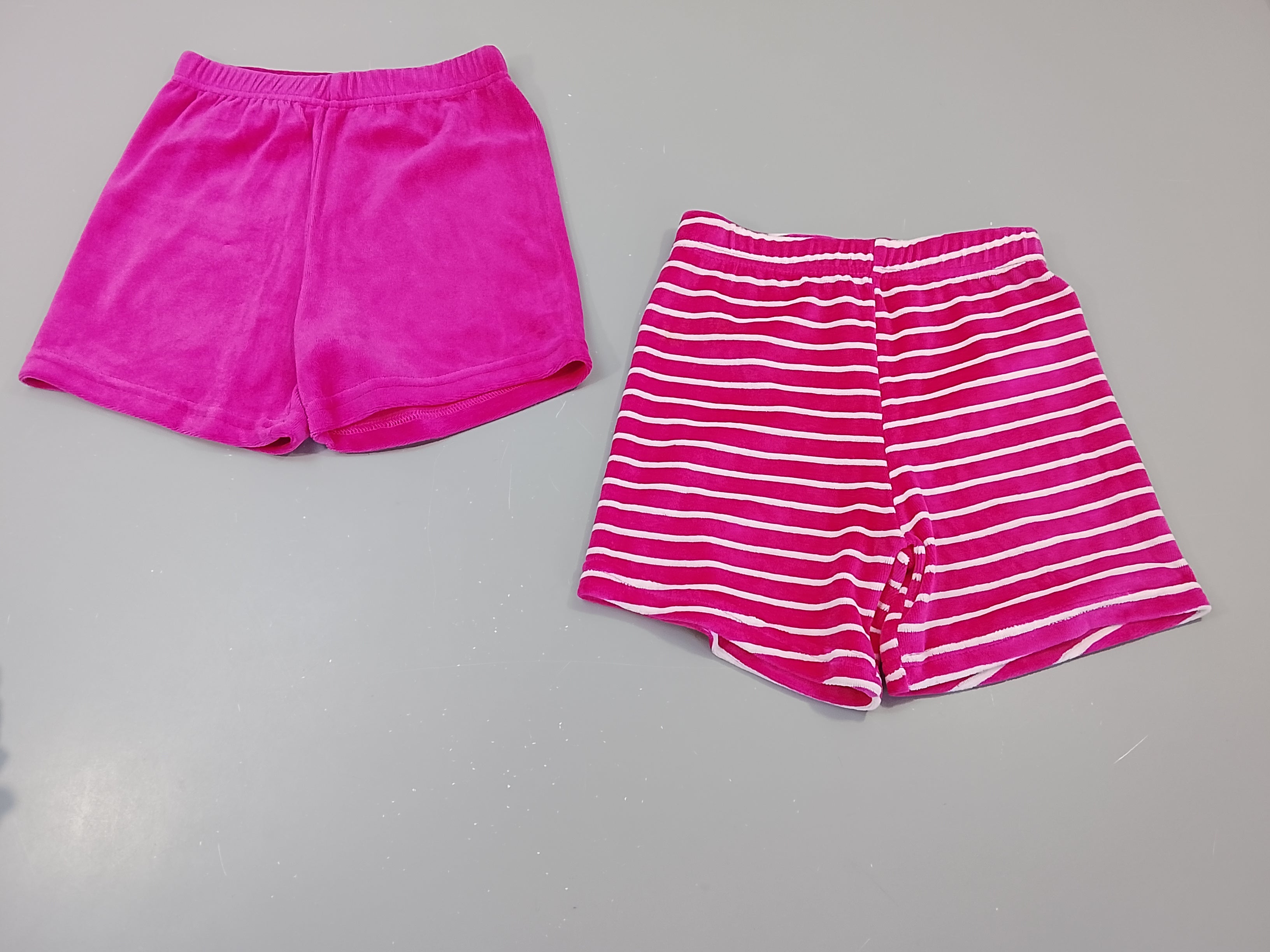Lot de 2 shorts éponge 1 rose fuchsia et 1 rose rayé blanc