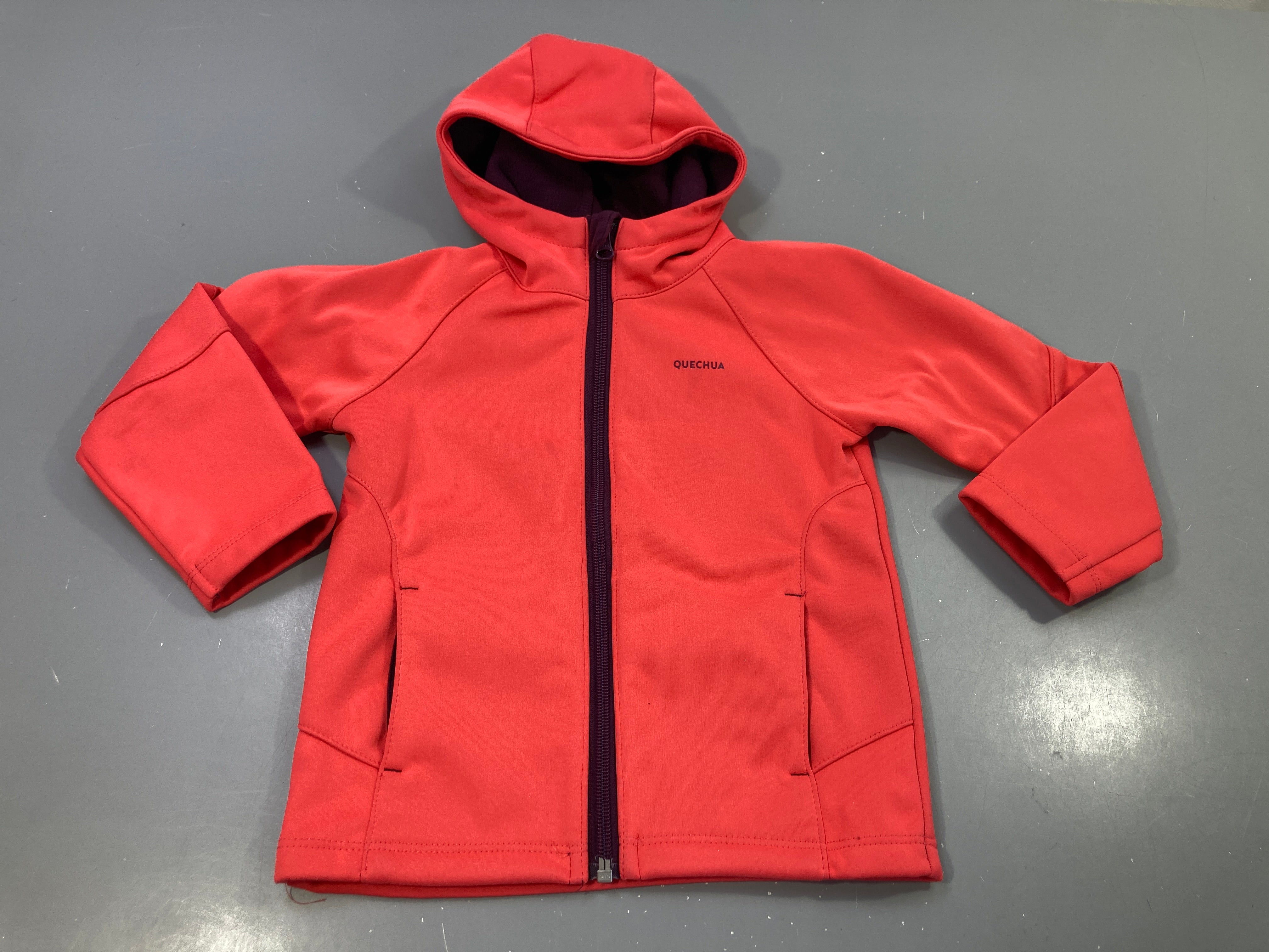 Veste zippée à capuche rouge corail / mauve,  intérieur polar, quelques légère taches