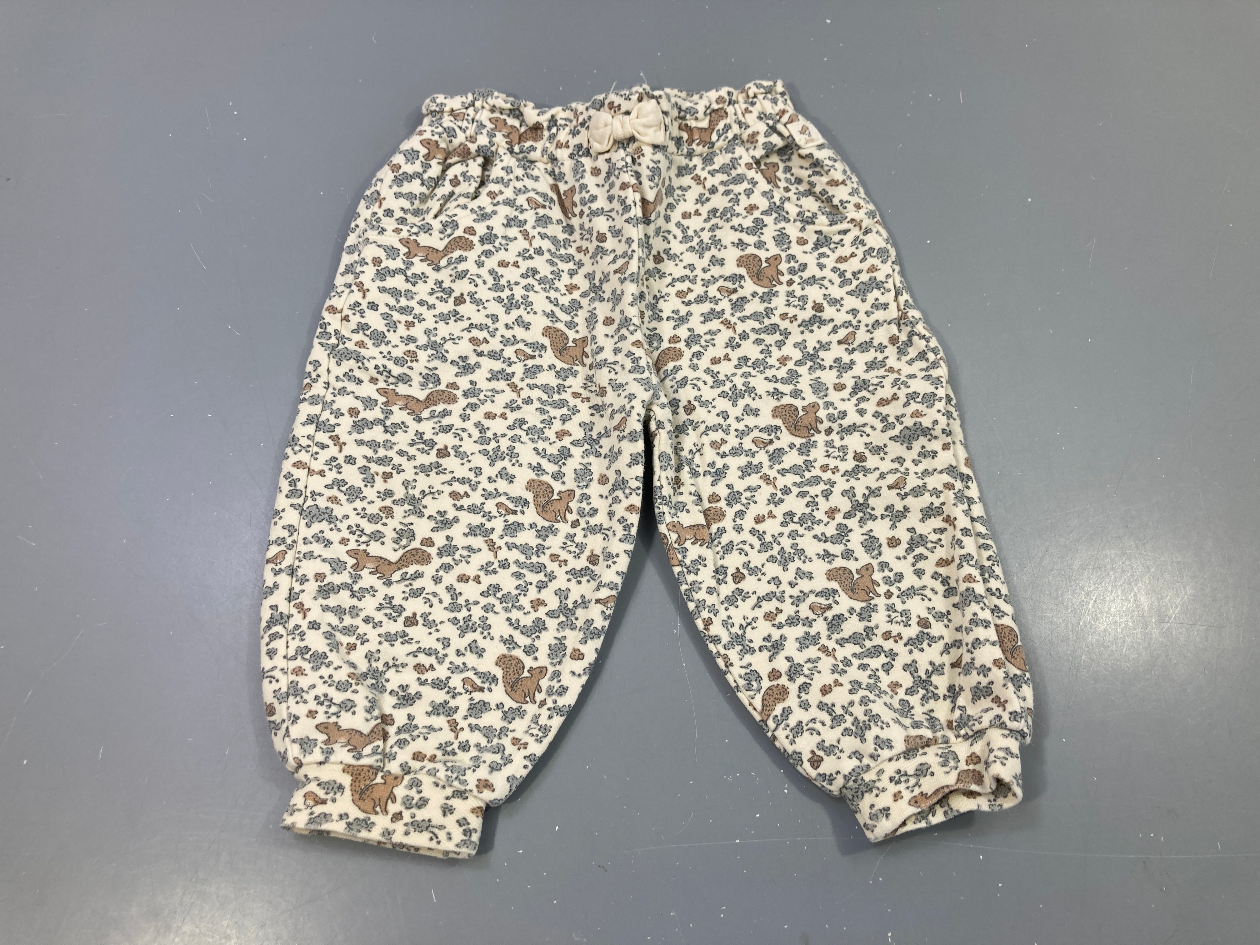 Pantalon molleton blanc à motifs écureuils, fleurs,...