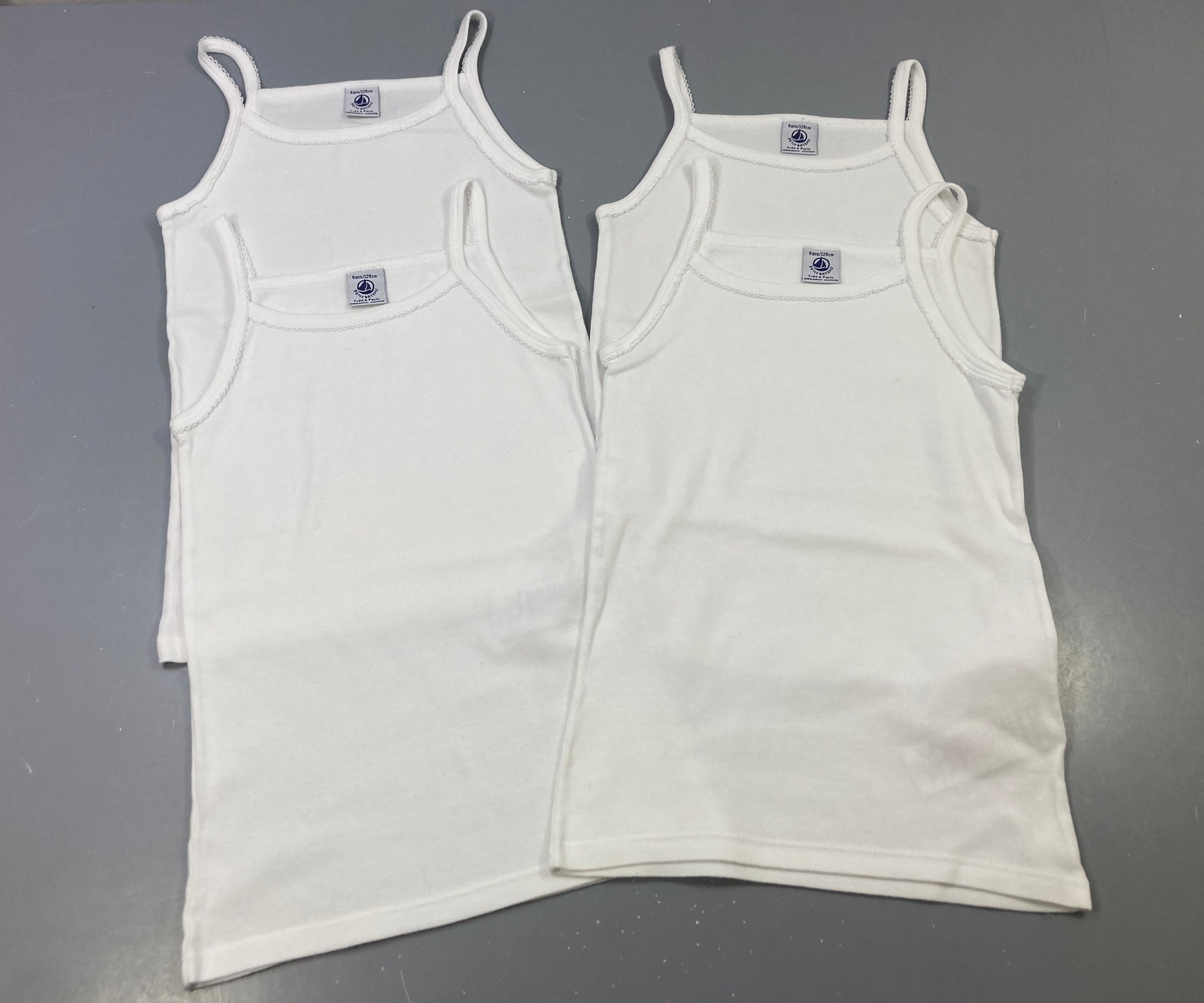 Lot 4 chemisettes fines bretelles blancs fines bretelles