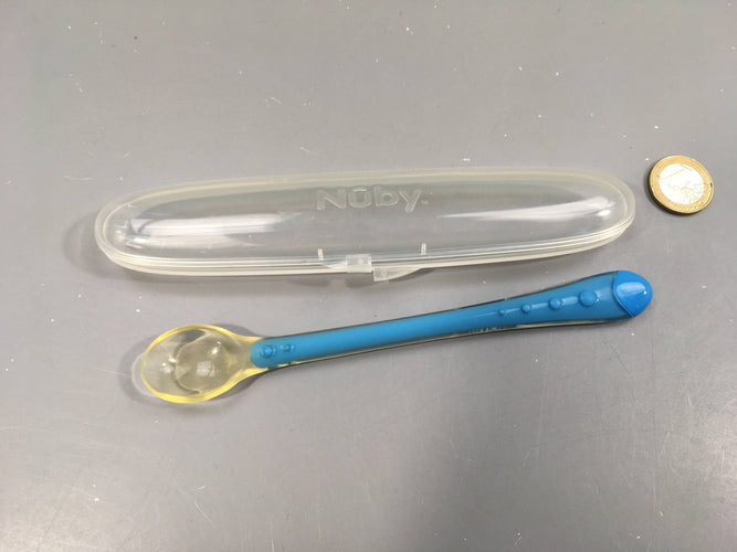 Cuillère bleue en silicone doux Dès 6m, moins cher chez Petit Kiwi