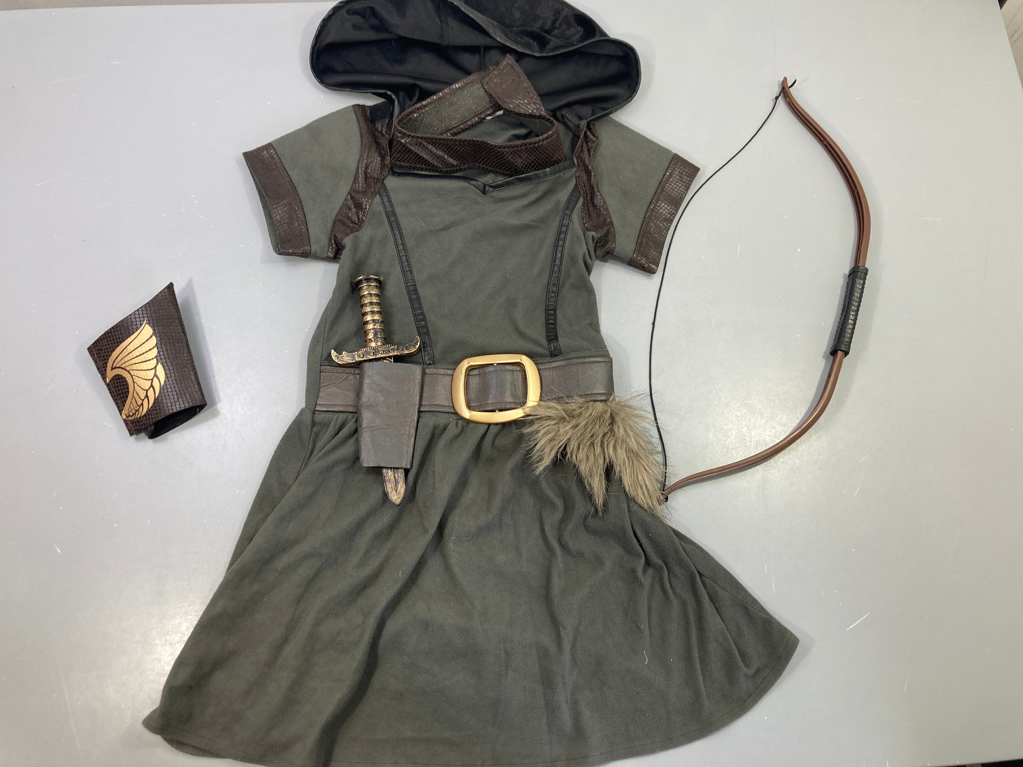 Déguisement Princesse combatante, archer robe kaki, arc, carquois, poignard Vendu sans les flèchettes