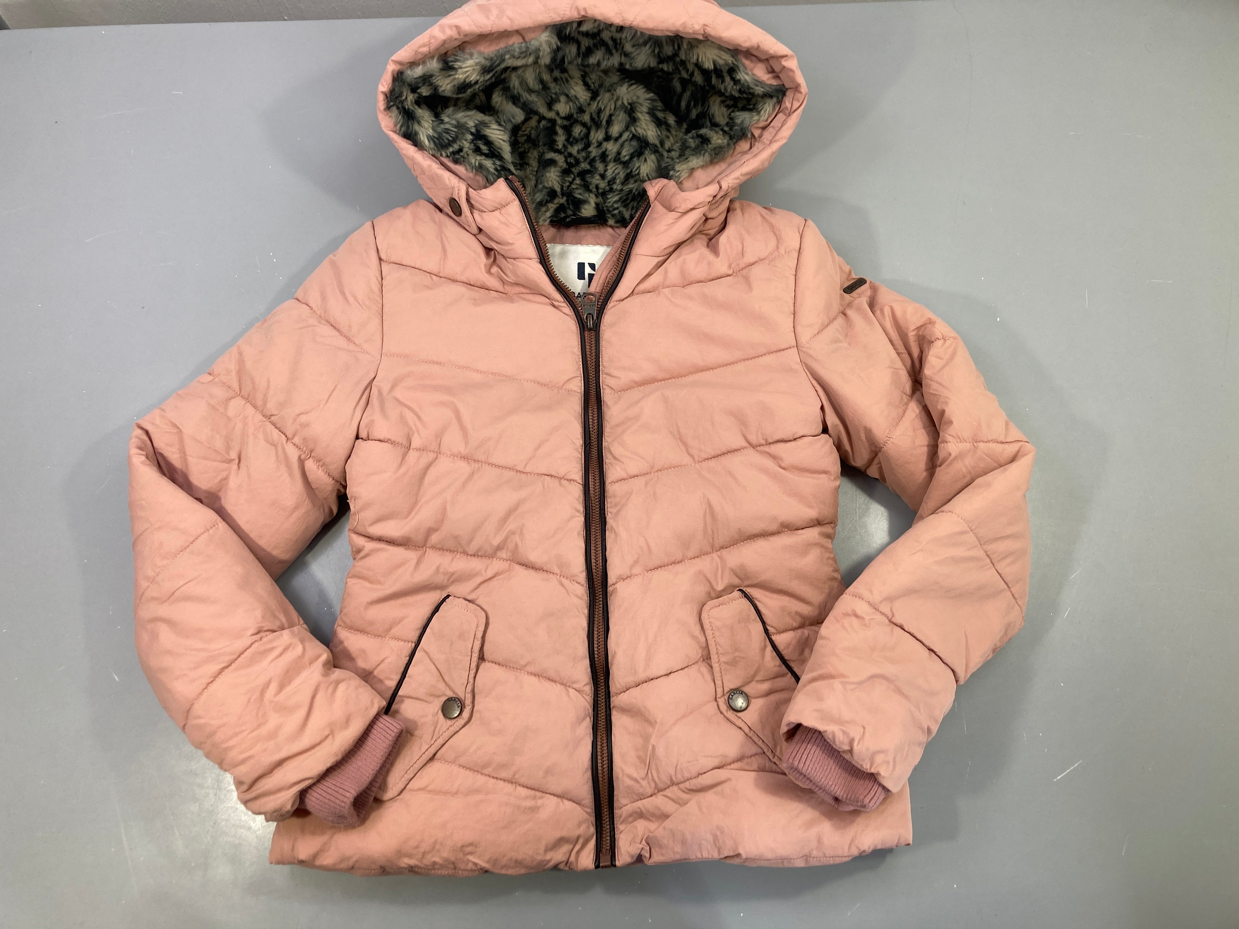 Doudoune rose pâle capuche fausse fourrure