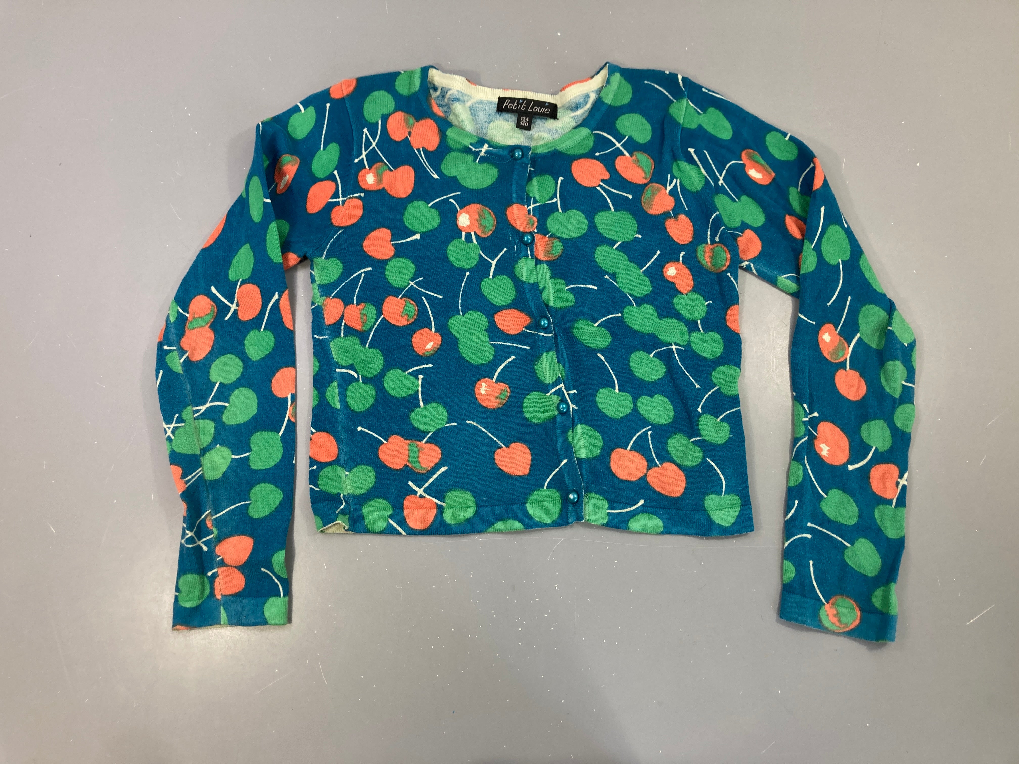 Gilet bleu imprimé cerises, Petit Louie Légèrement bouloché