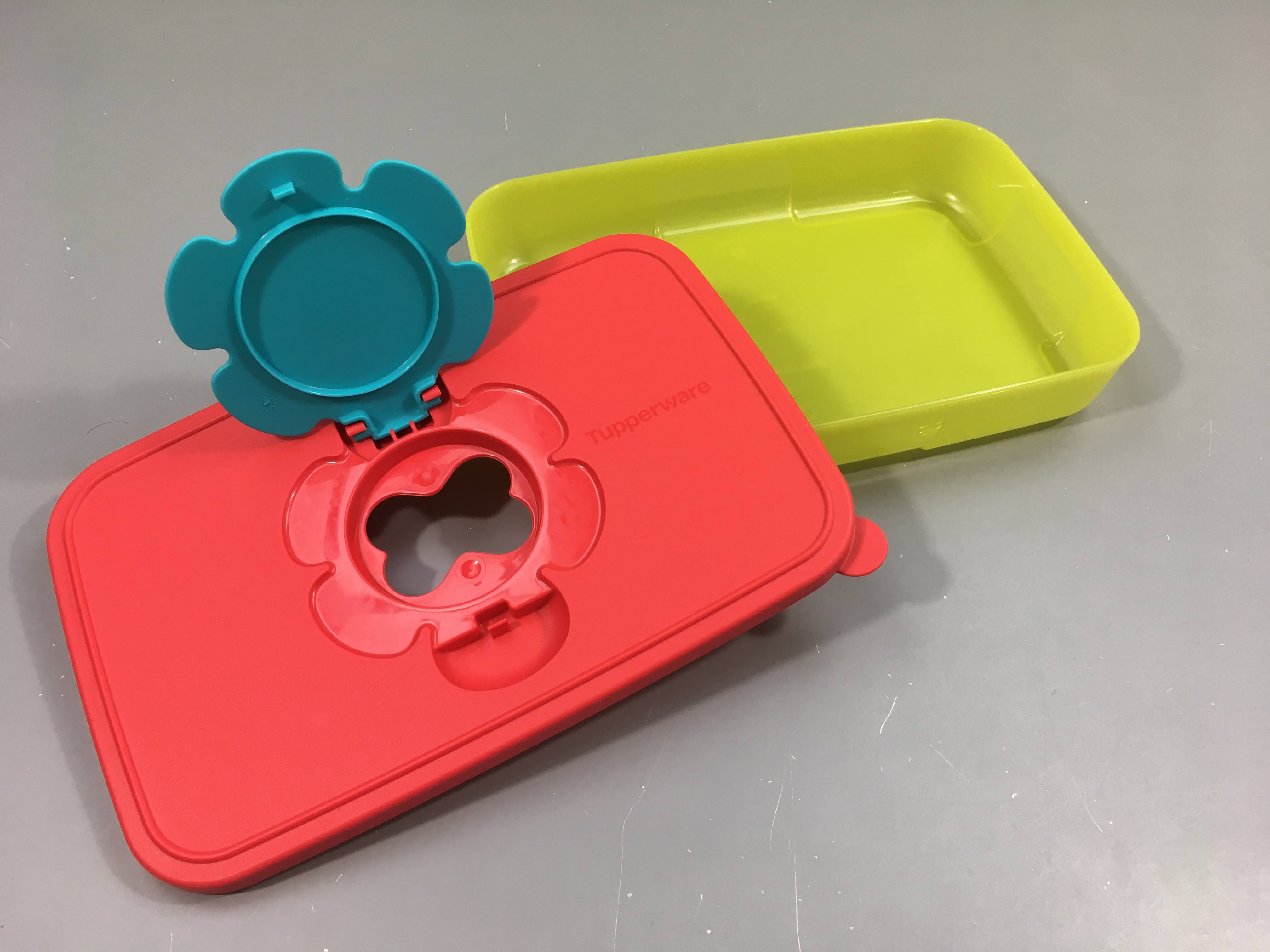 Fine boîte à lingettes Tupperware