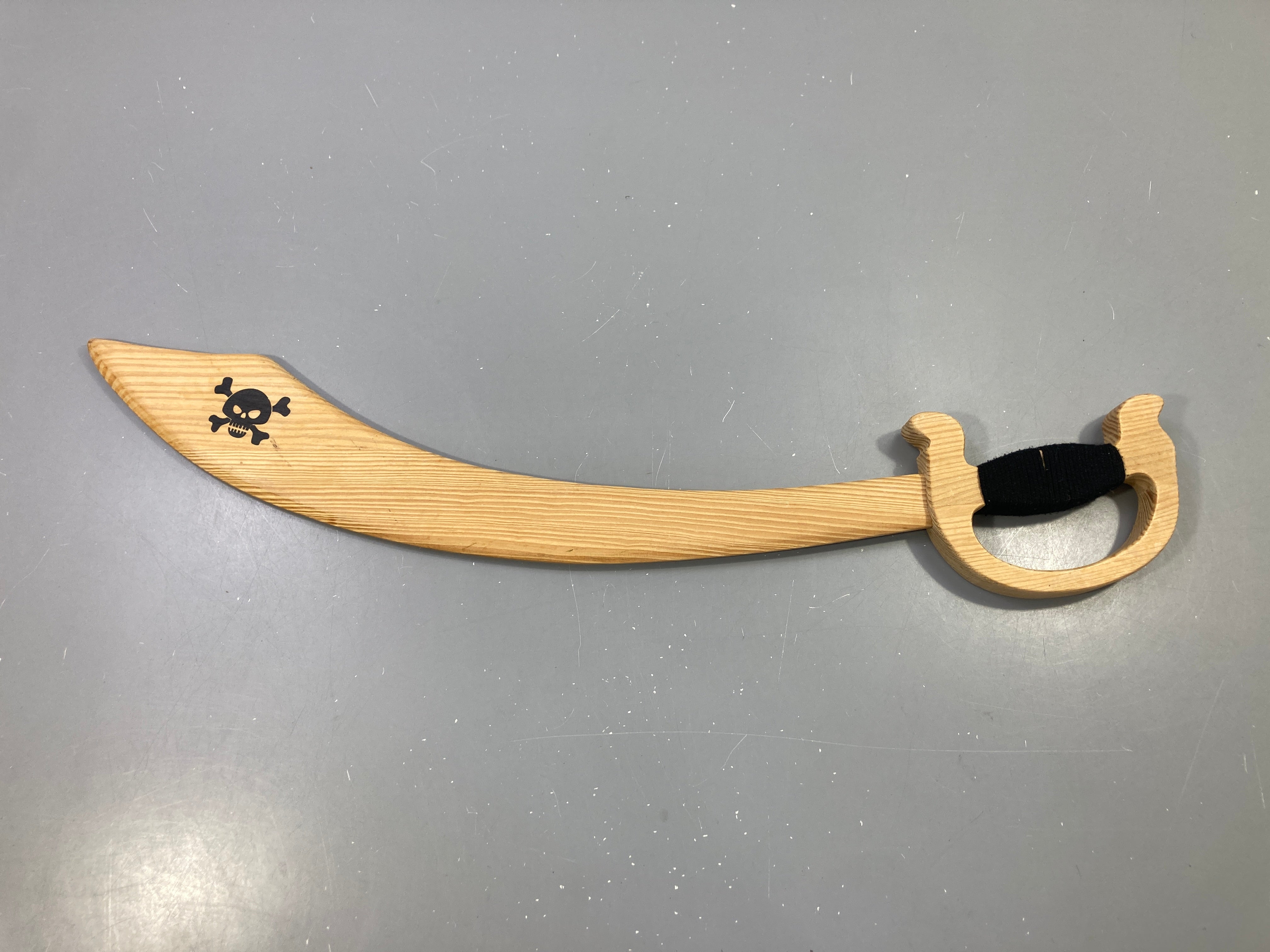 Sabre pirate en bois, tête de mort