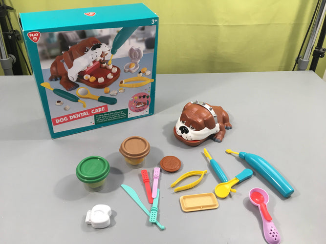 Dog dental care 3+, seulement 2 pots de plasticine mais accessoires en +, moins cher chez Petit Kiwi
