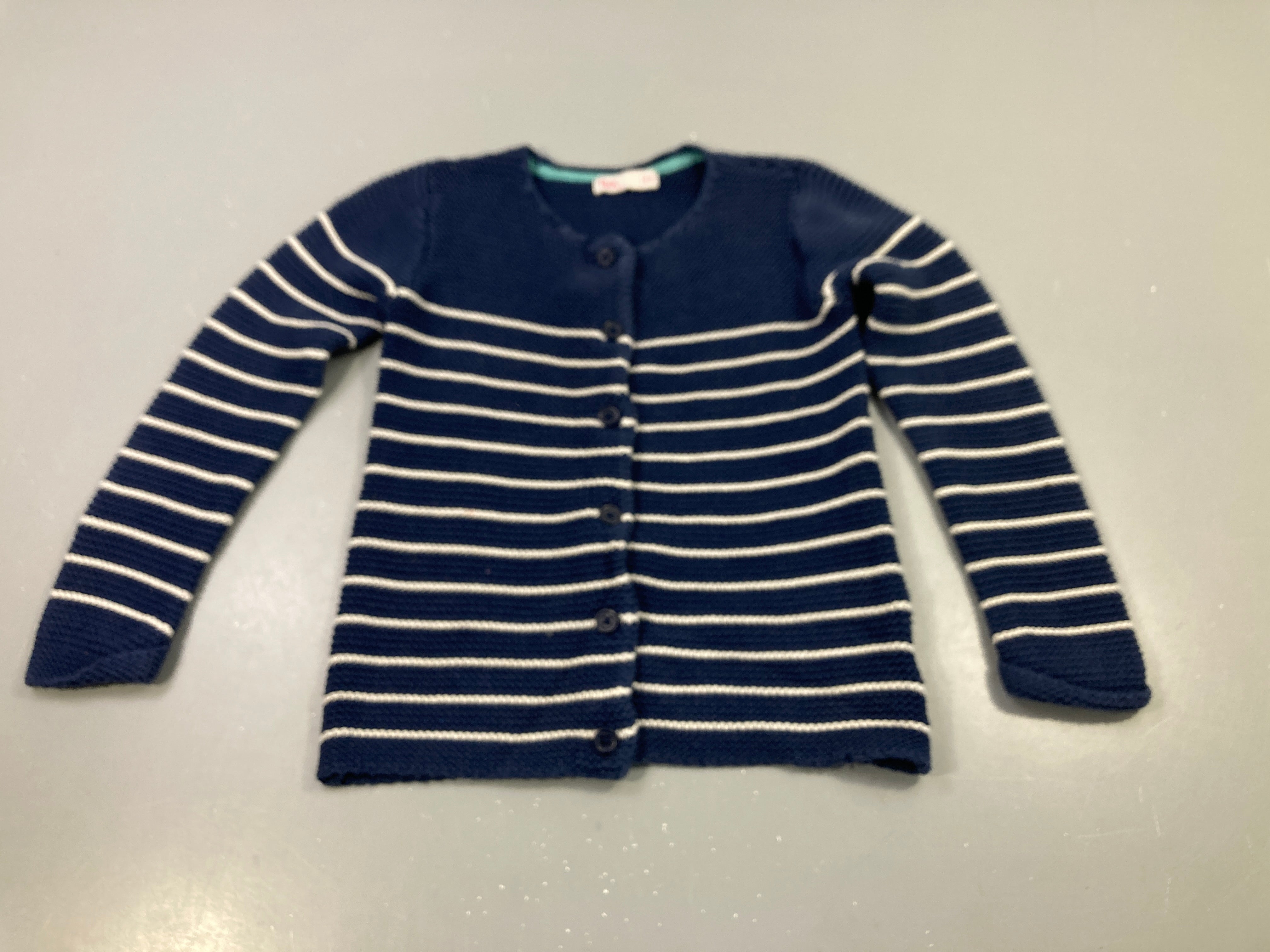 Gilet mailles bleu marine rayé