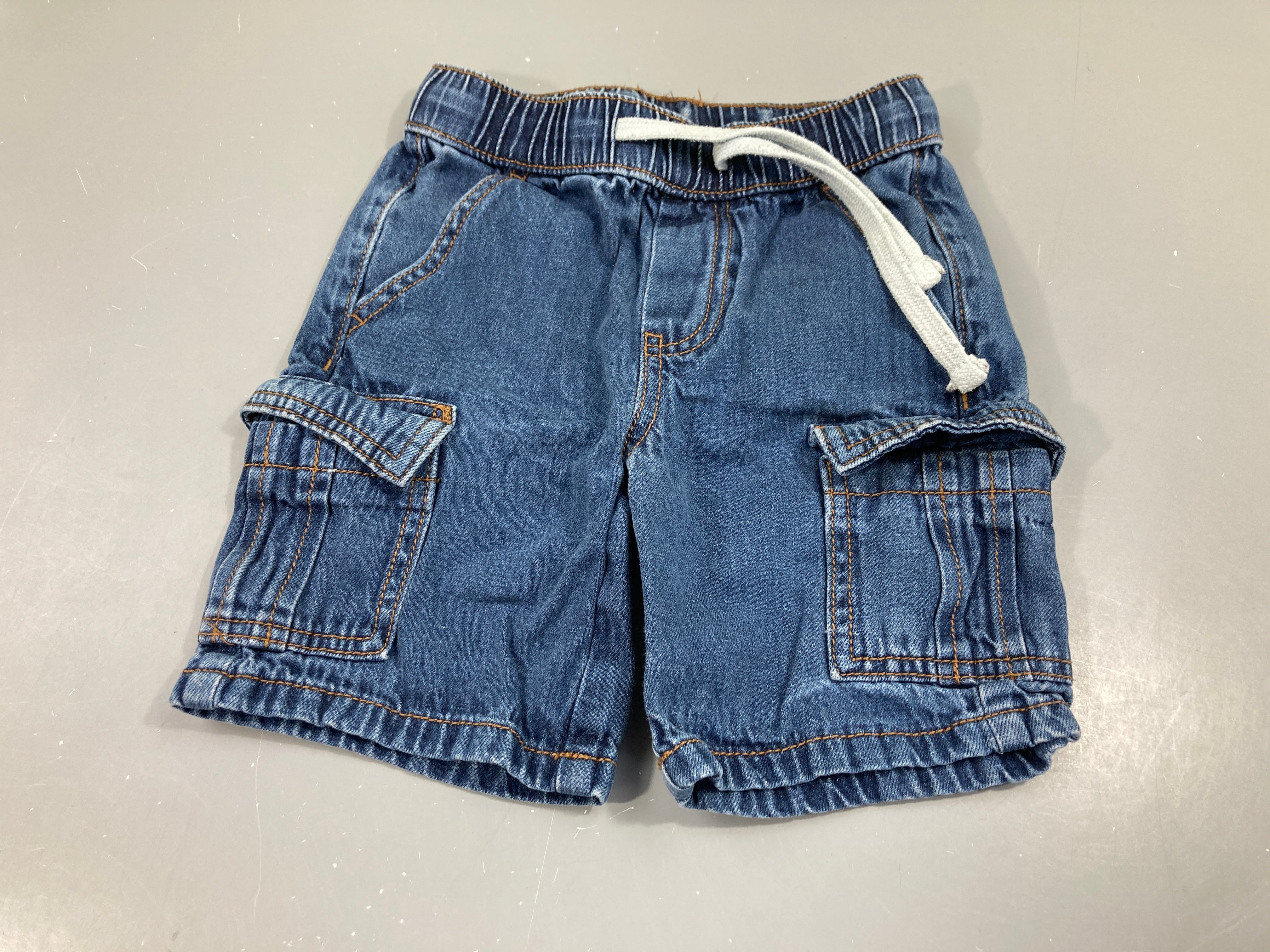 Short jean bleu foncé