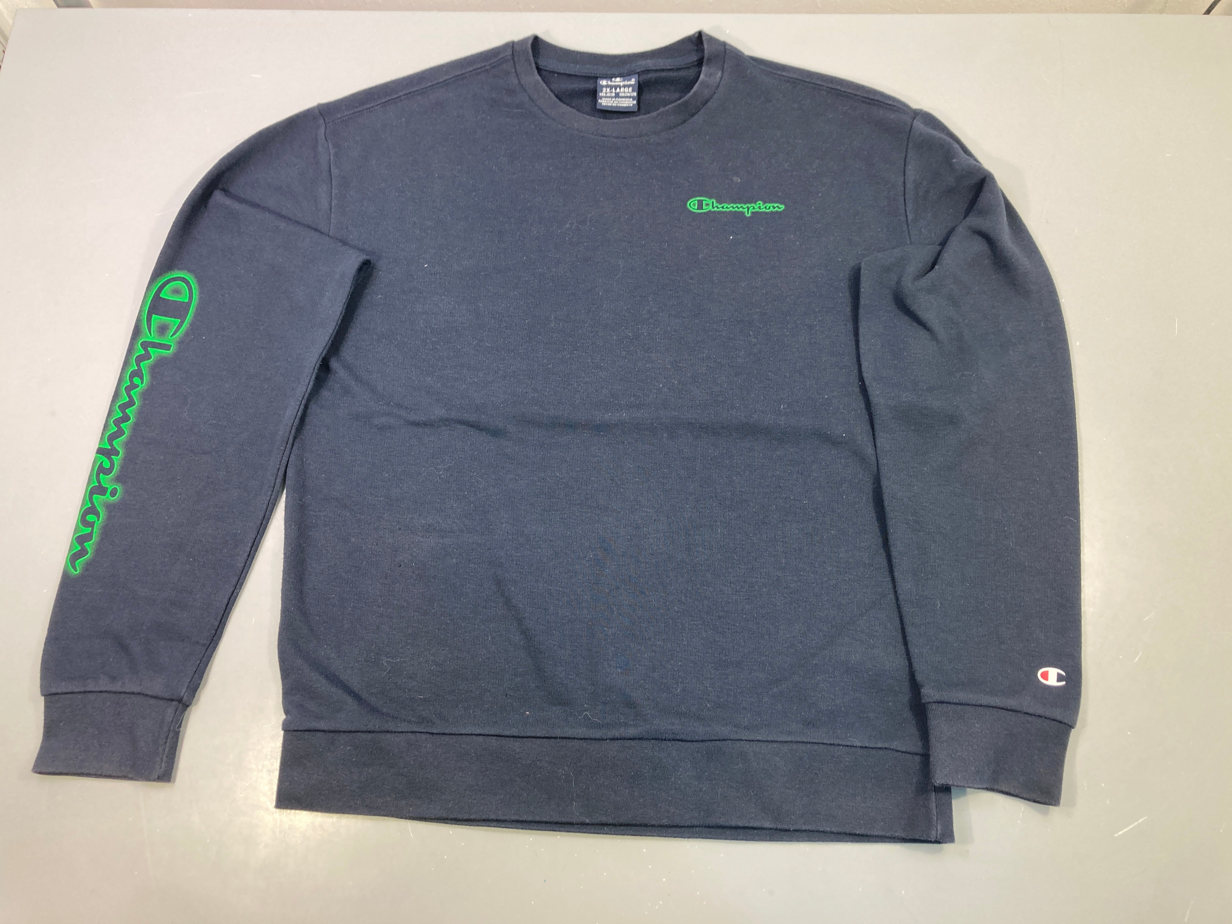 Sweat bleu marine logo vert Légèrement bouloché