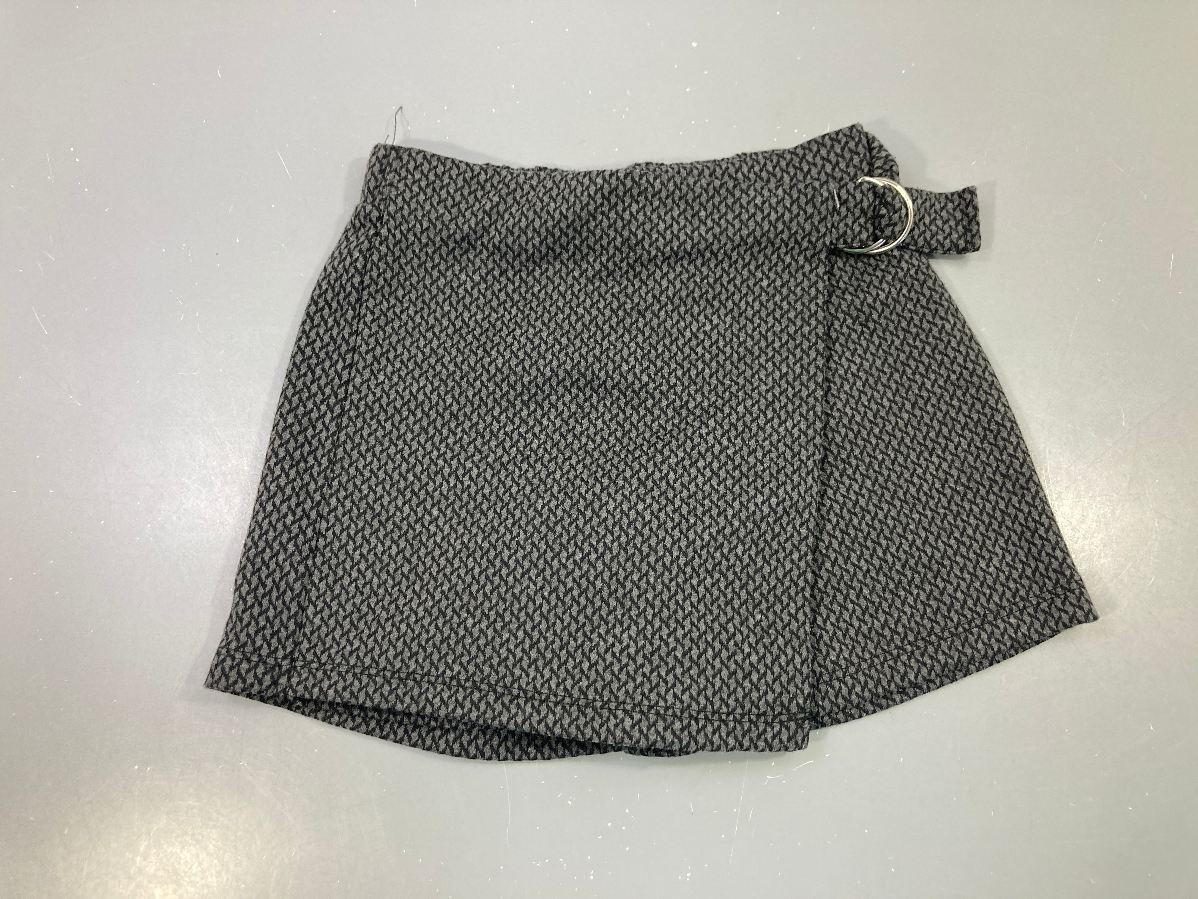 Jupe-short pied-de-poule gris noir boucle