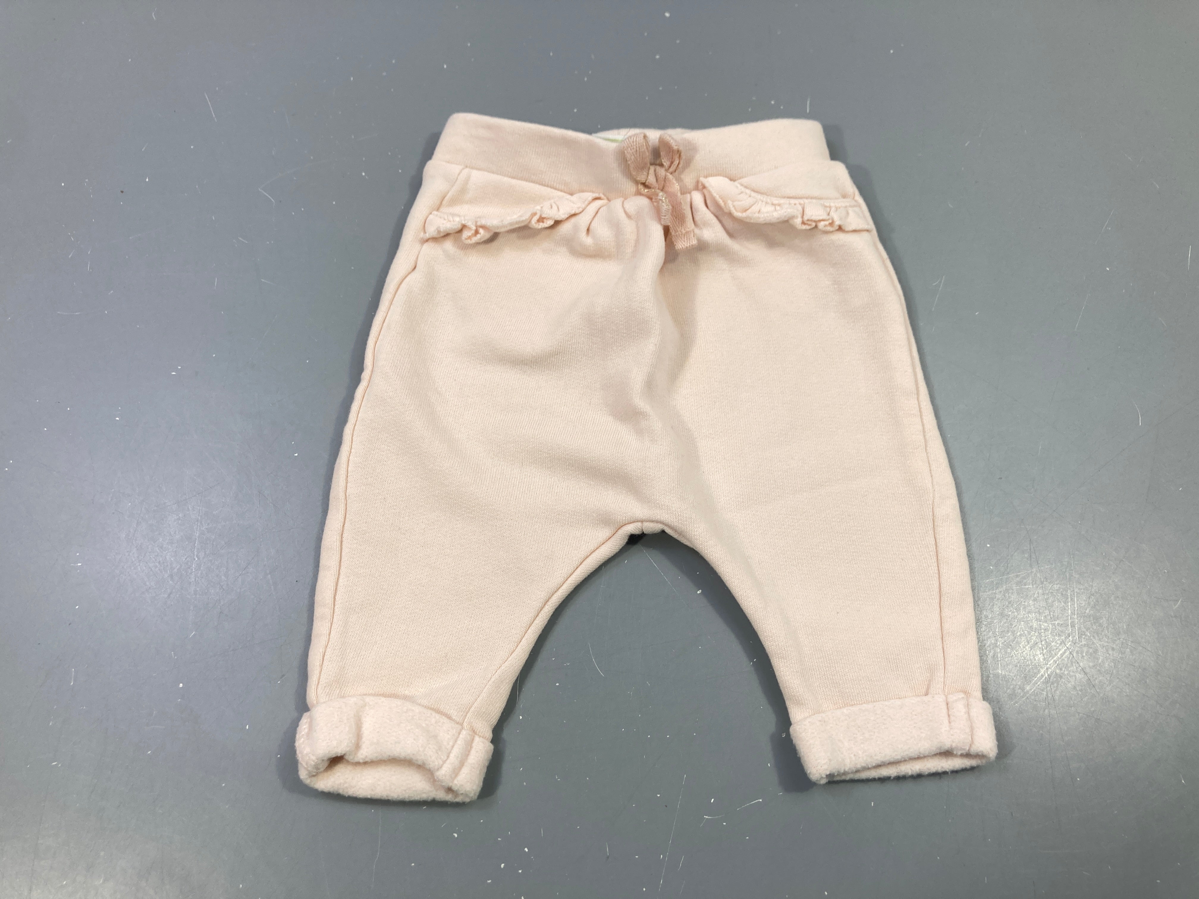 Pantalon molleton rose pâle, volants poches