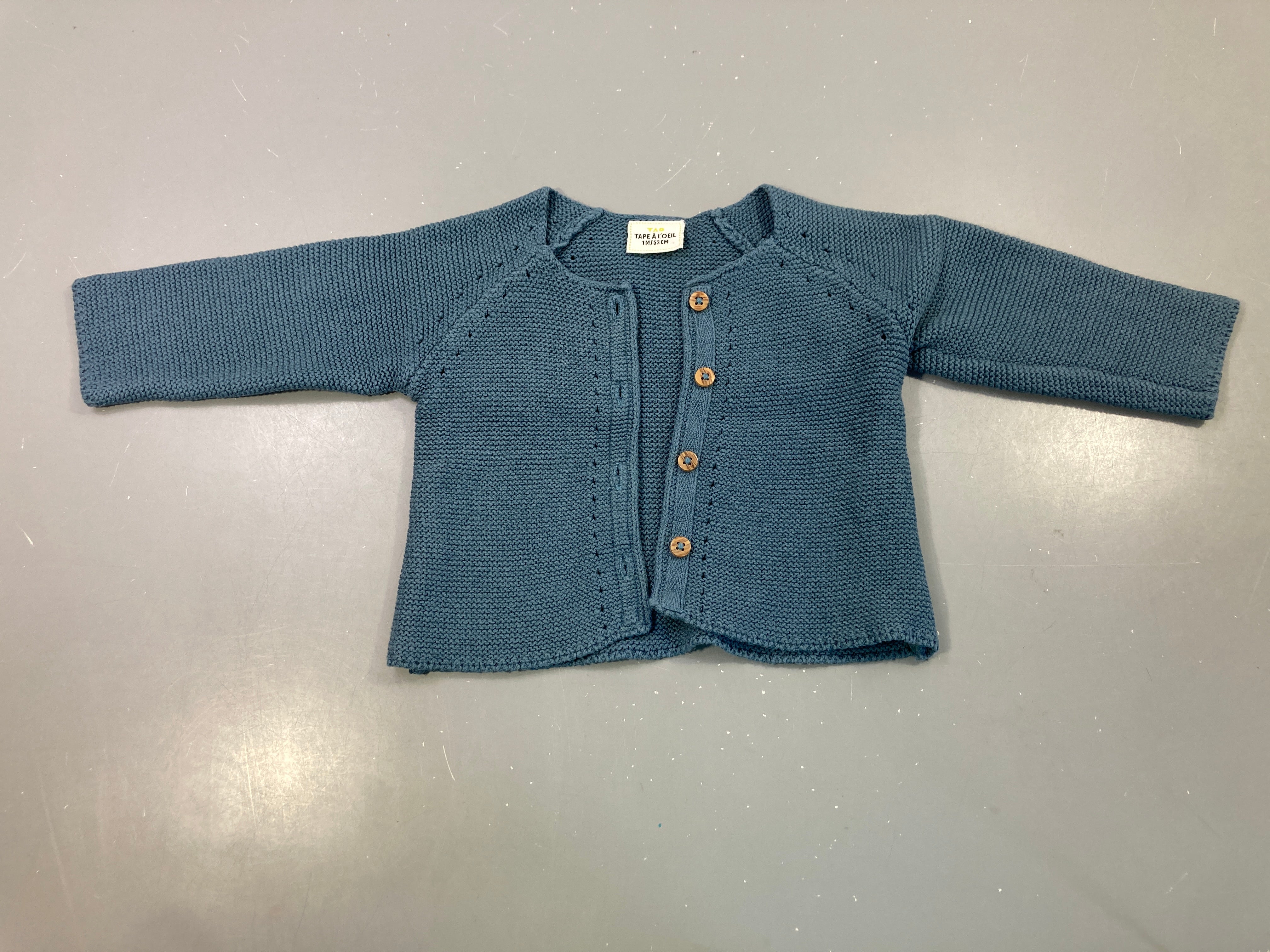 Gilet tricot bleu gris boutons bois