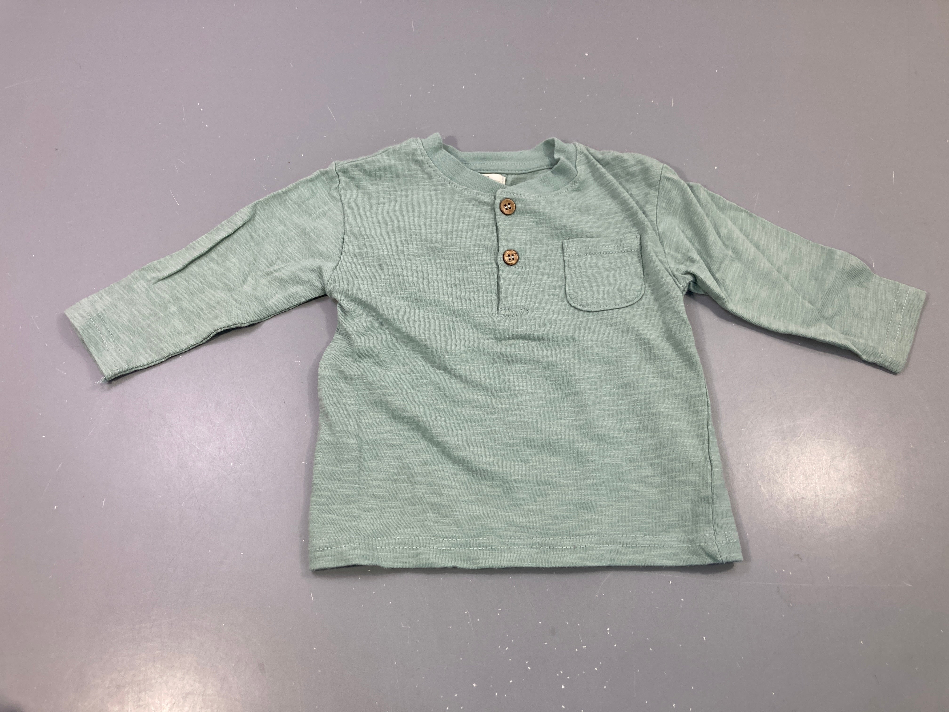 T-shirt m.l vert sauge, poche boutons bois