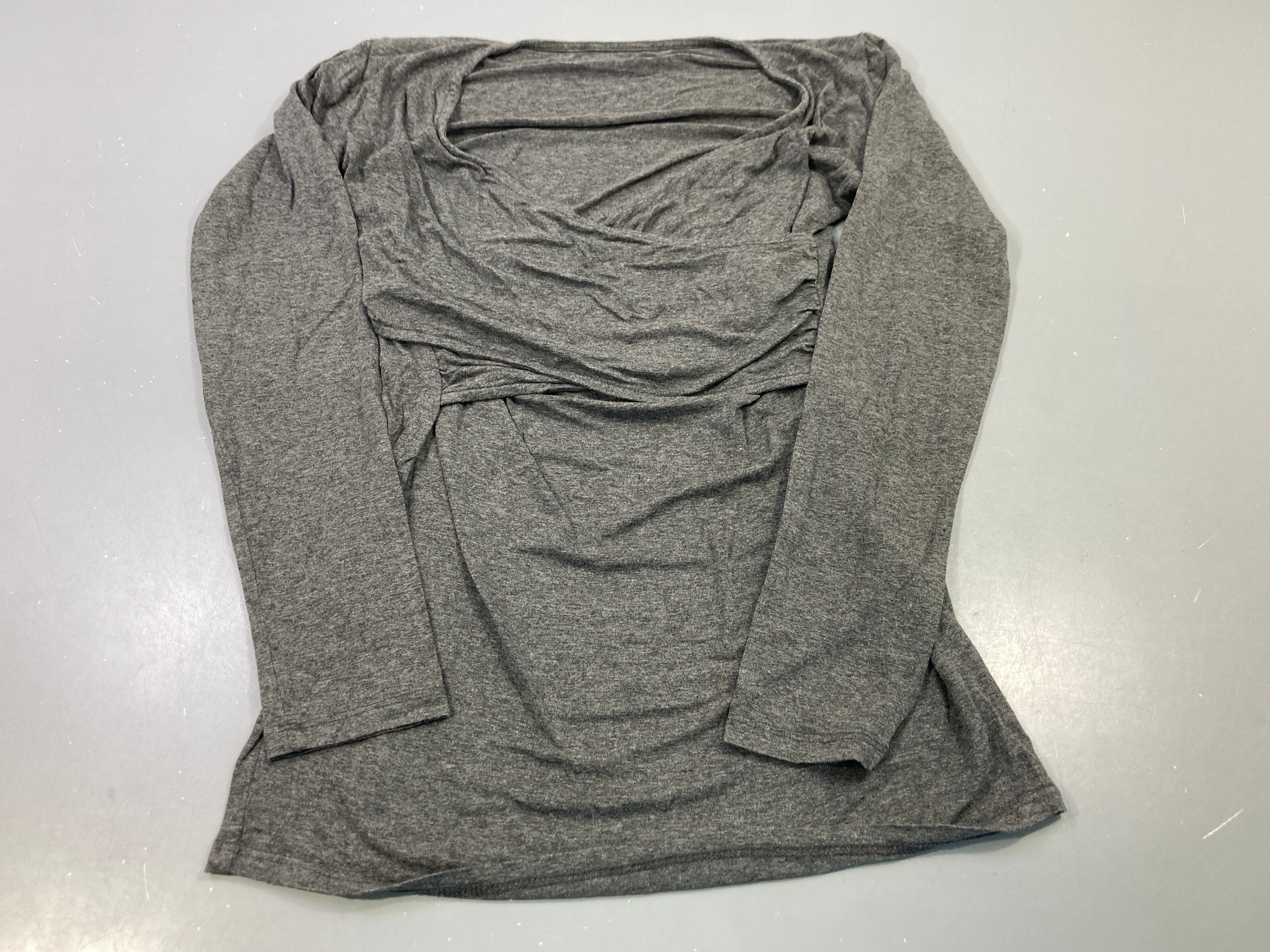 T-shirt m.l gris chiné, ouverture allaitement (taille estimée)