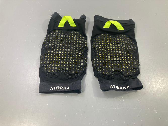 Genouillères de Handball HKP500 noires Atorka, moins cher chez Petit Kiwi