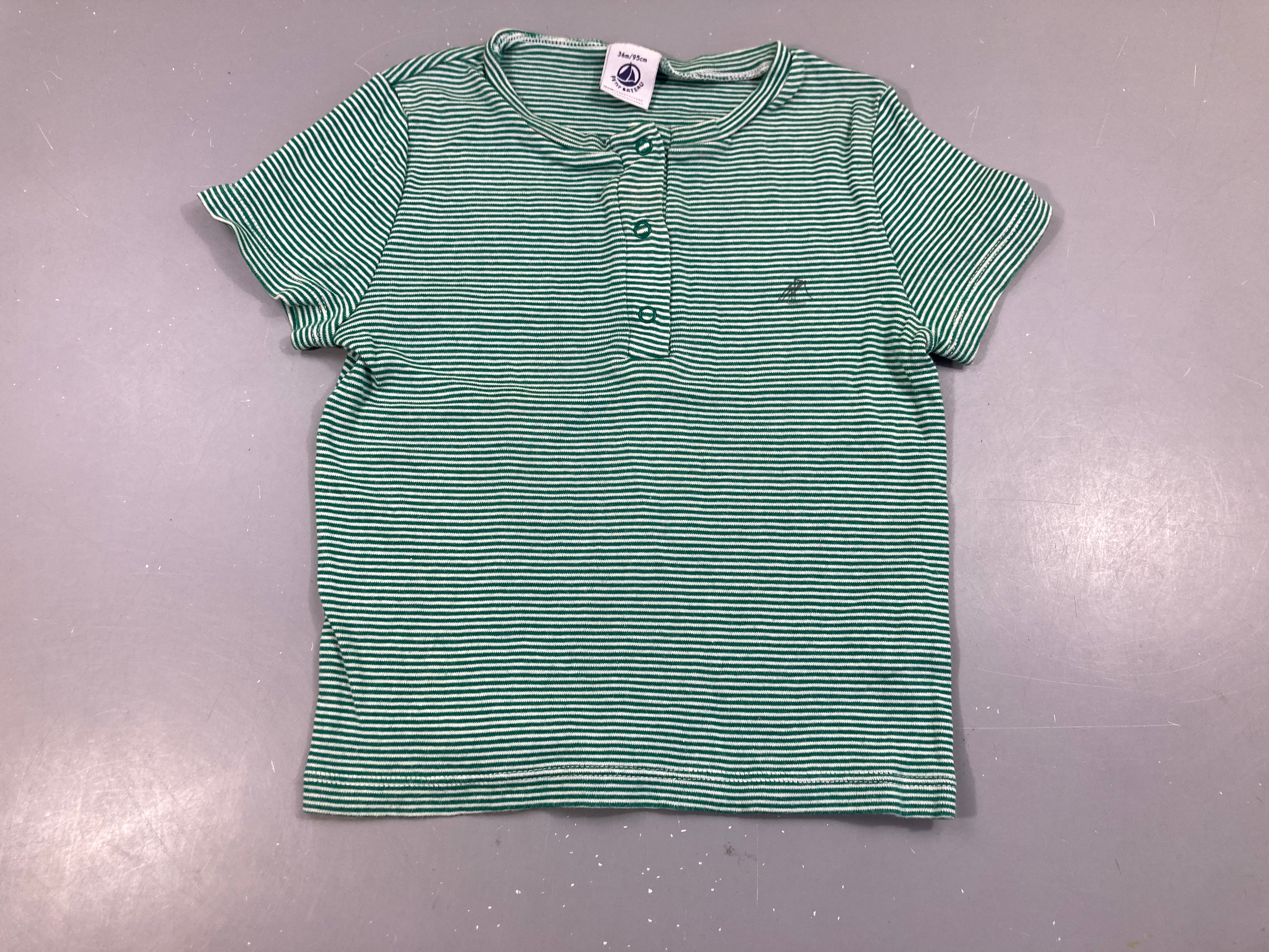T-shirt m.c rayé blanc/vert, un peu bouloché