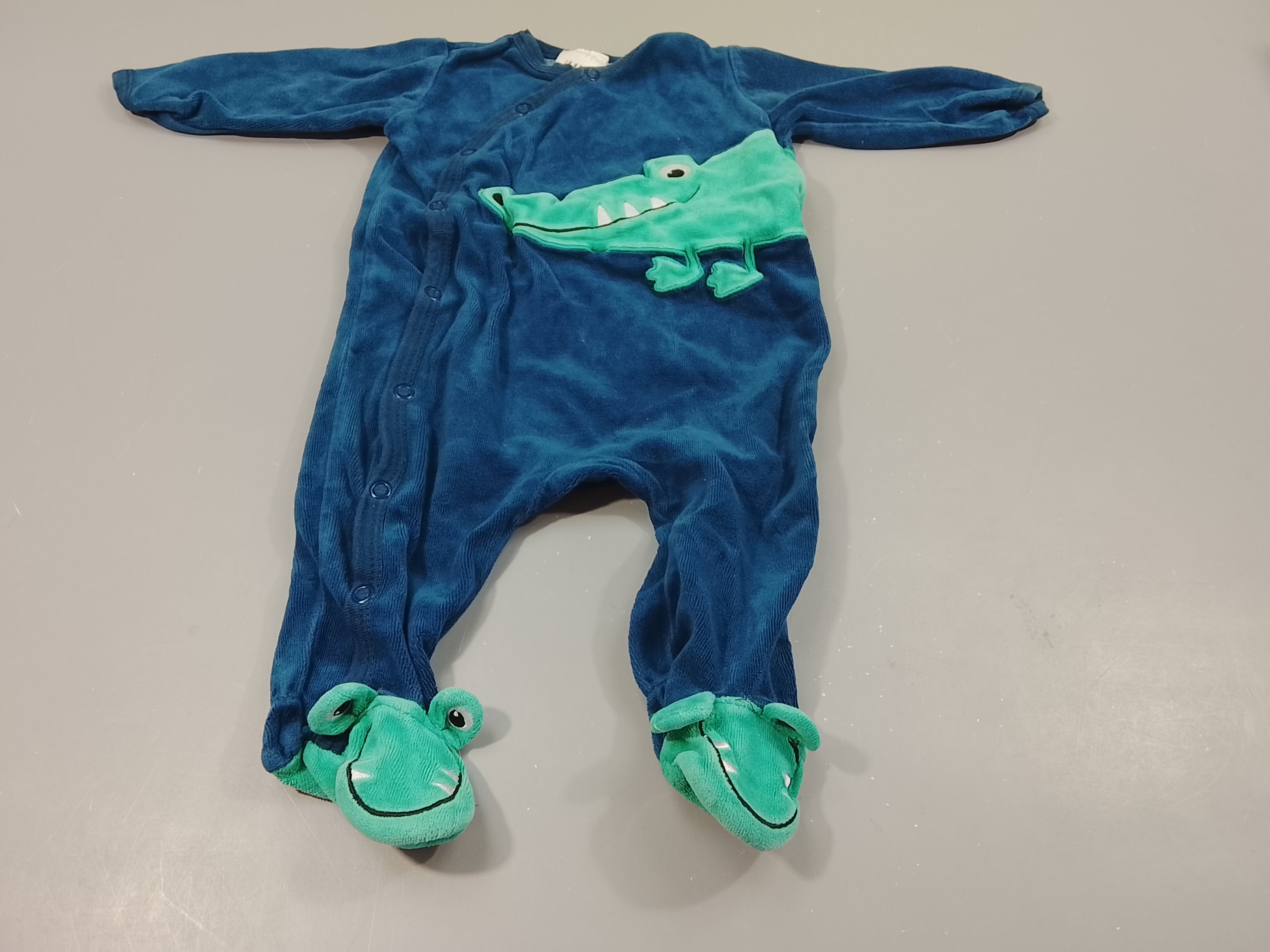 Pyjama velours bleu foncé, et vert, crocodile