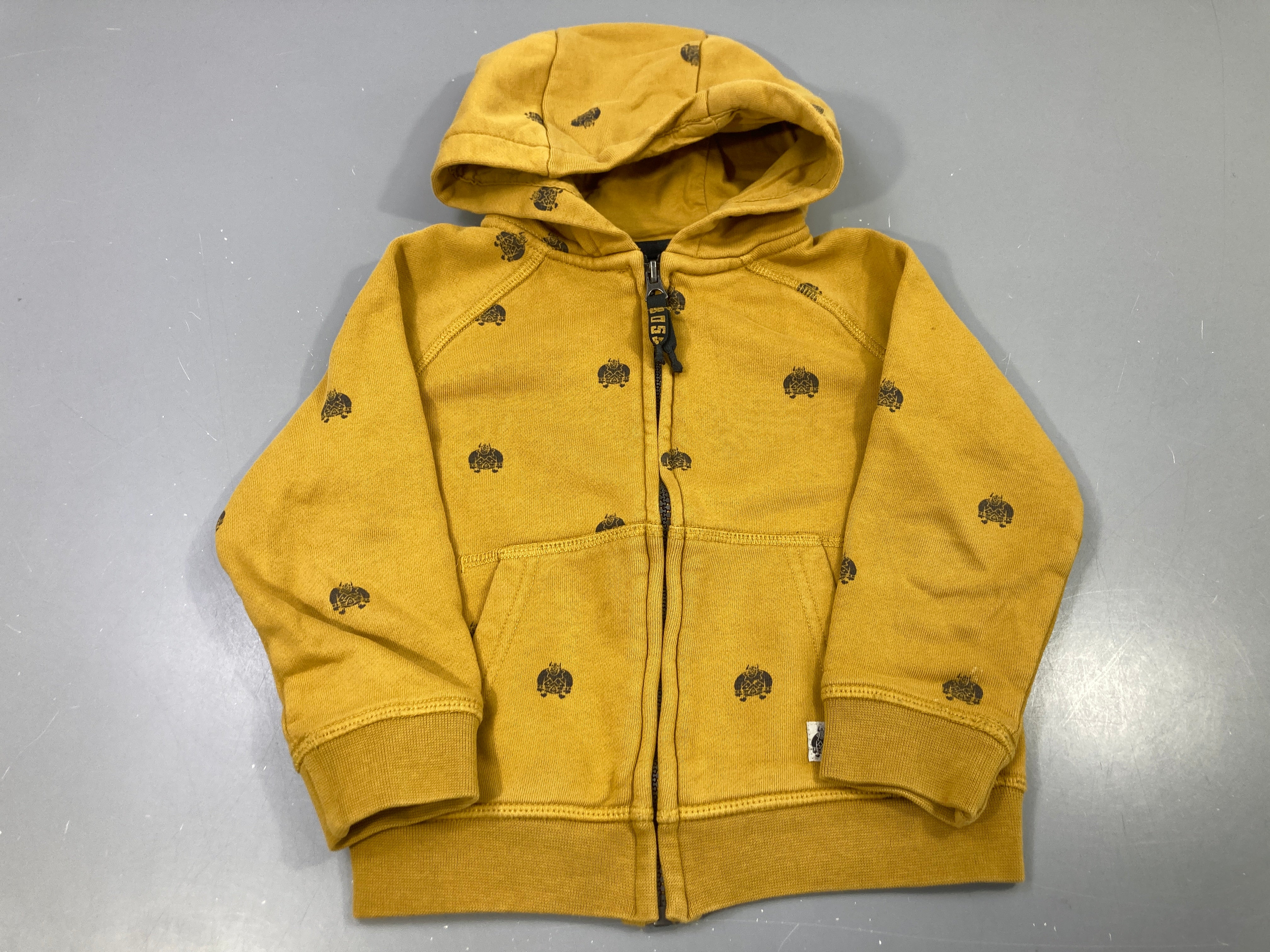 Sweat zippé capuche moutarde imprimé animaux