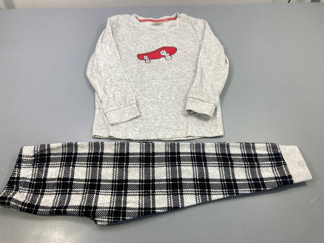 Pyjama 2pcs gris chiné skateboard rouge, bas carreaux noir blanc, moins cher chez Petit Kiwi