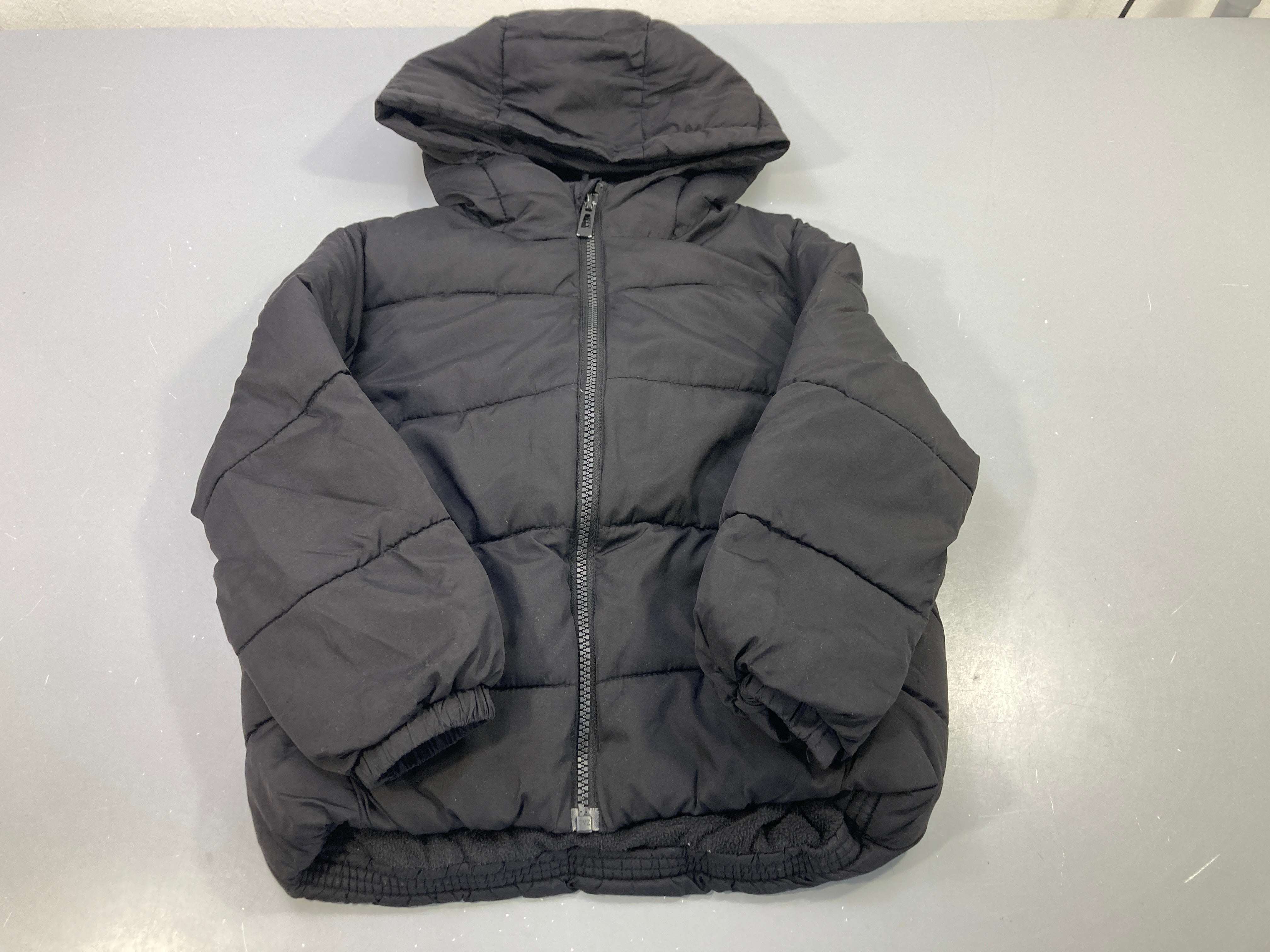 Doudoune zippée capuche noire doublure polaire
