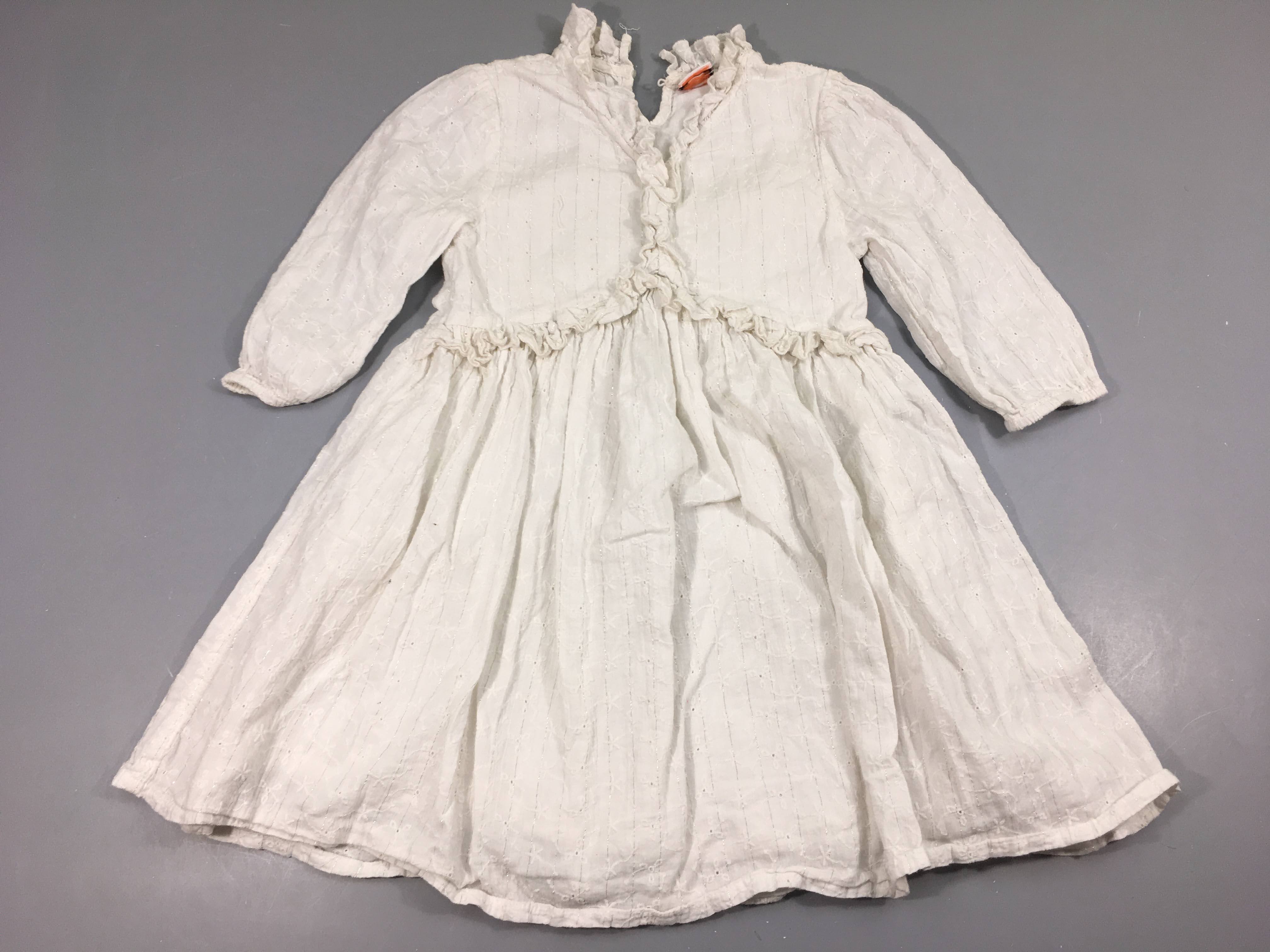 Robe m.l blanche texturée fils argenté