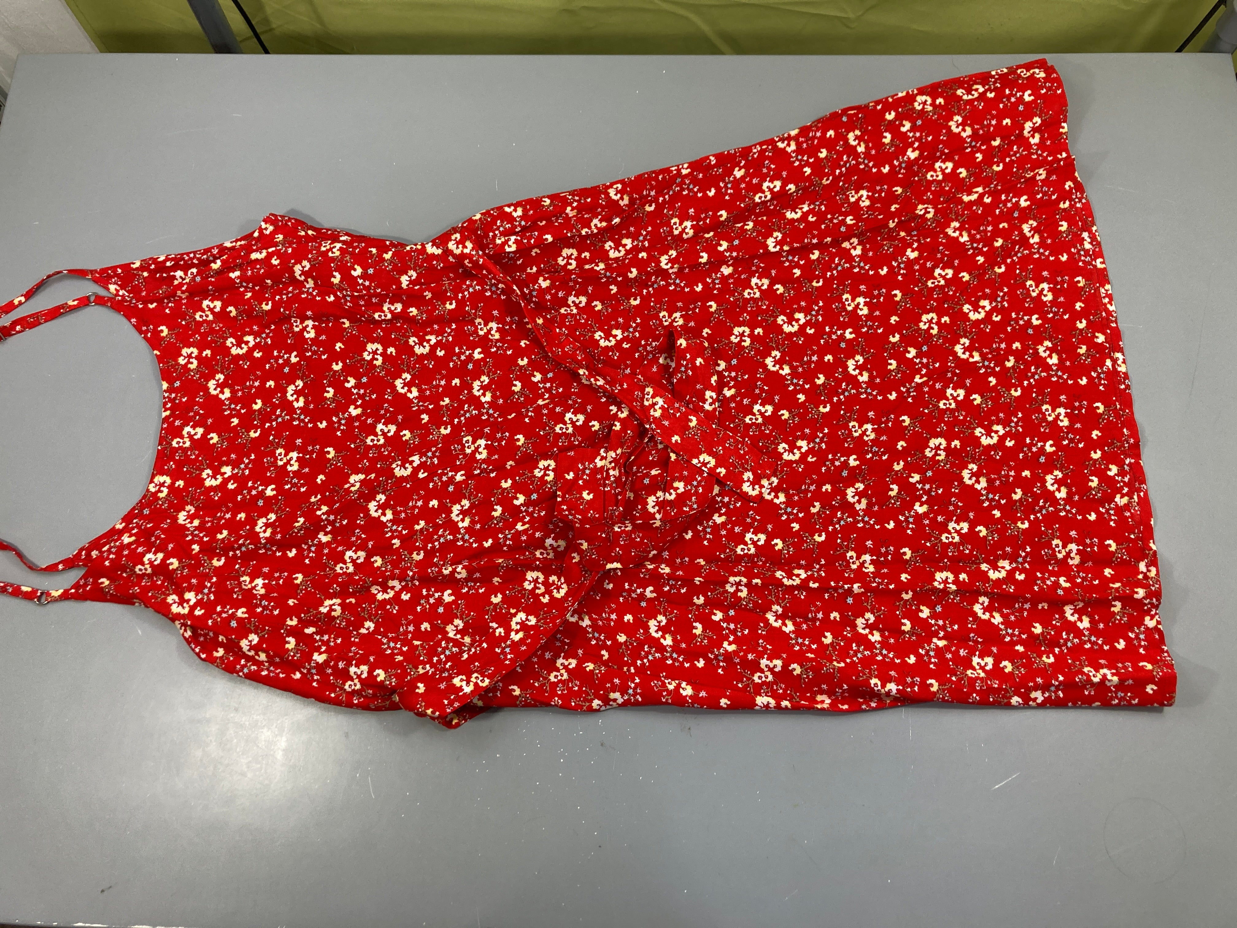 Robe fines bretelles voile rouge fleurs