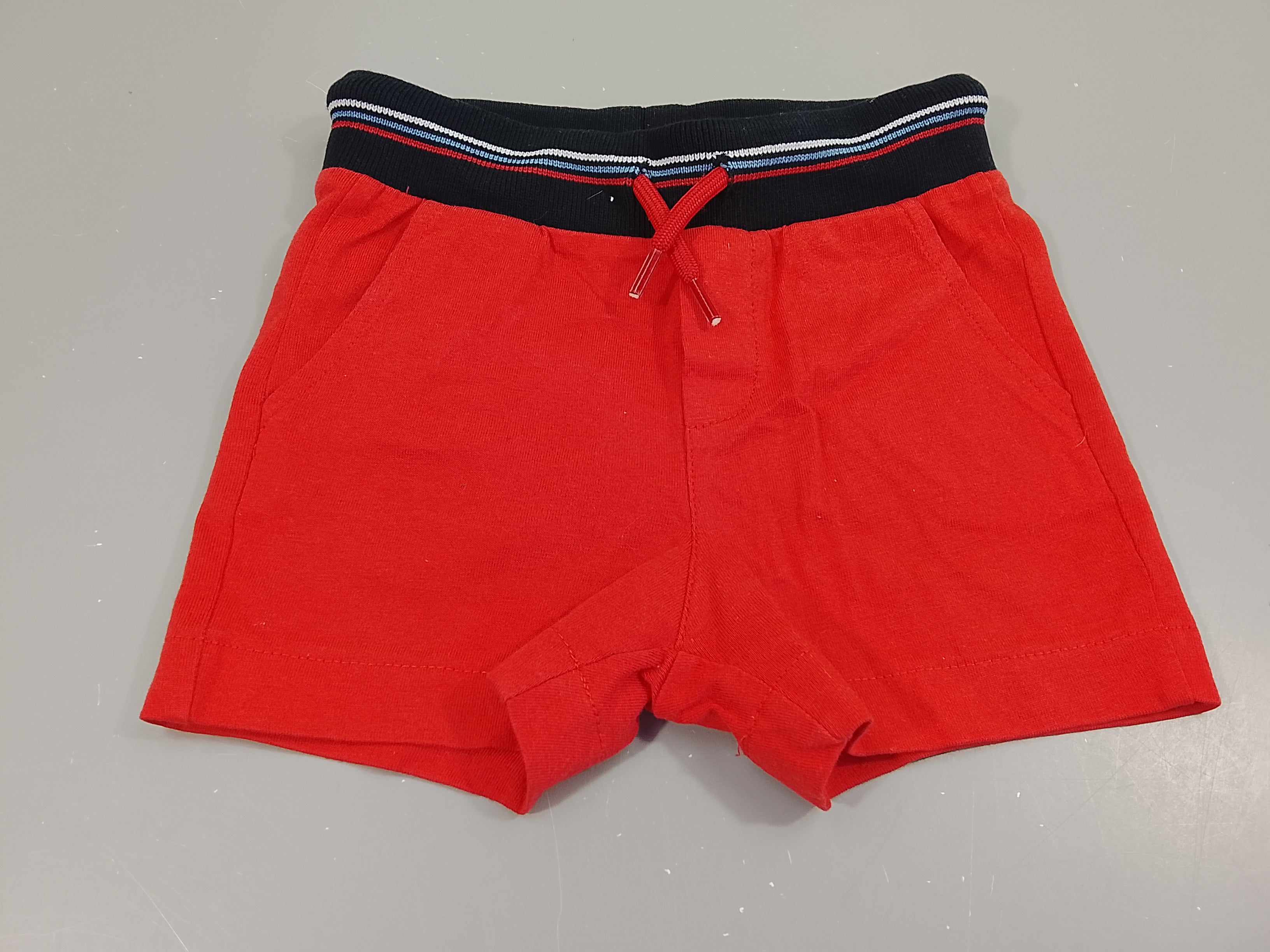Short jersey rouge et taille élastique bleu marine