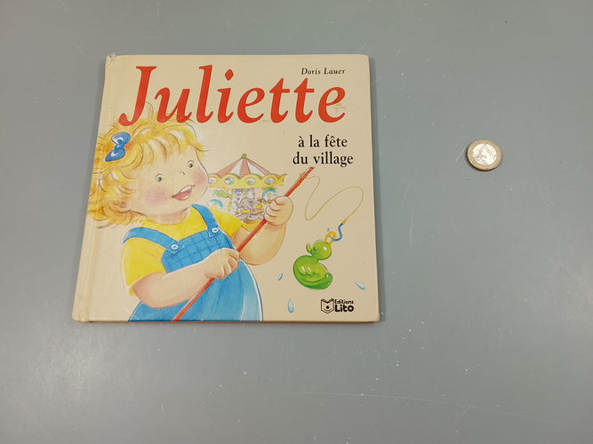 Juliette à la fête du village, moins cher chez Petit Kiwi