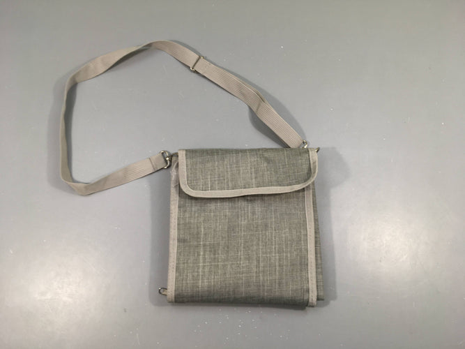 Pochette Tapis à langer nomade avec des compartiments de rangement intégrés, gris, moins cher chez Petit Kiwi