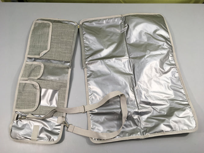 Pochette Tapis à langer nomade avec des compartiments de rangement intégrés, gris, moins cher chez Petit Kiwi