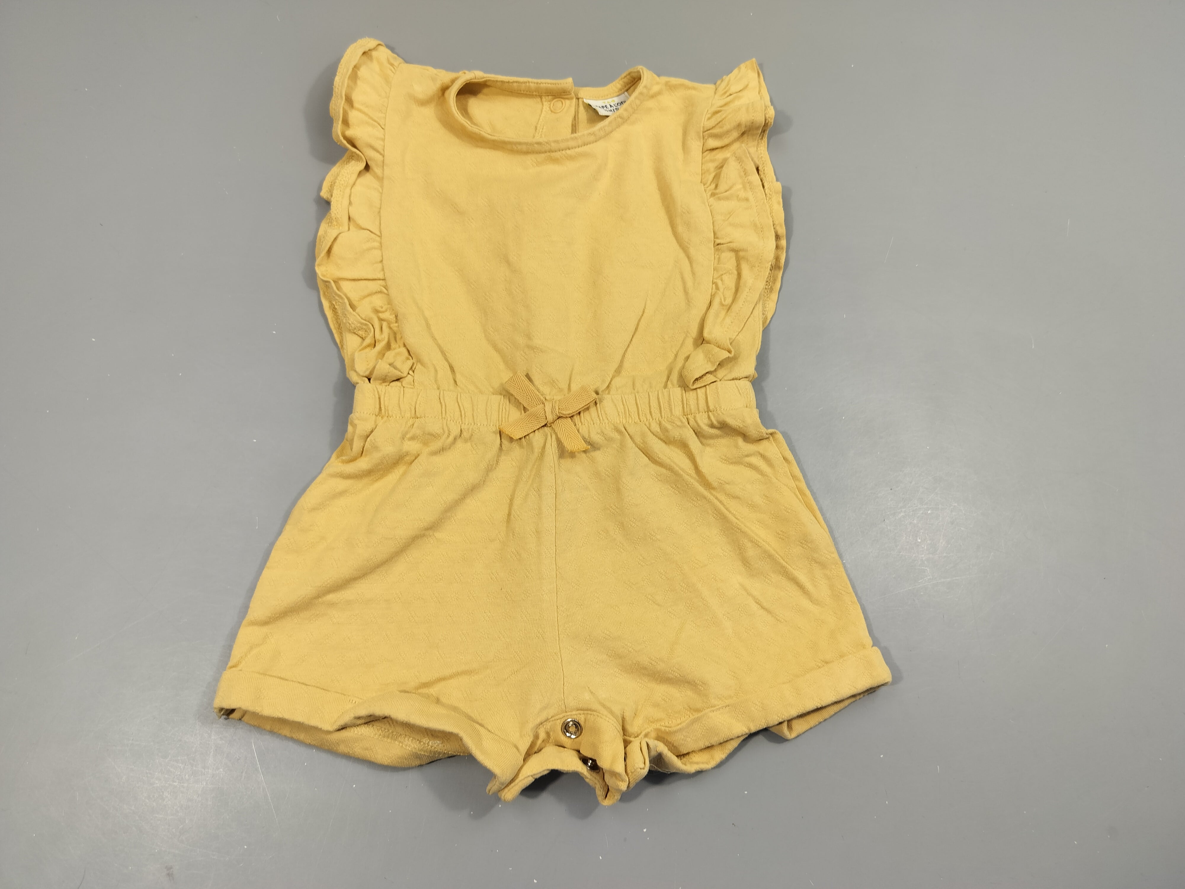 Combishort fines bretelles à revers  jaune pâle   texturé