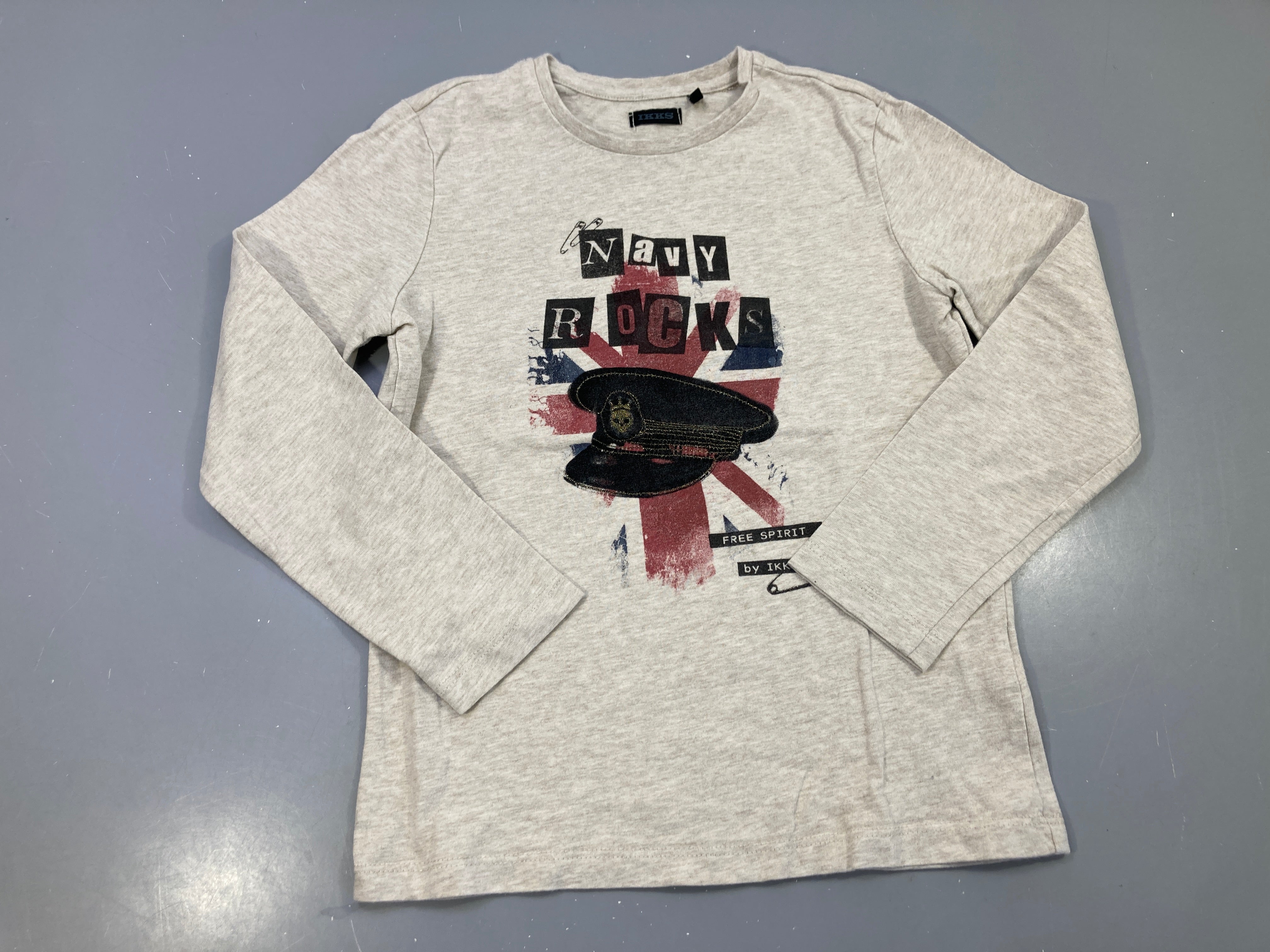 T-shirt m.l gris chiné, casquette navy rocks