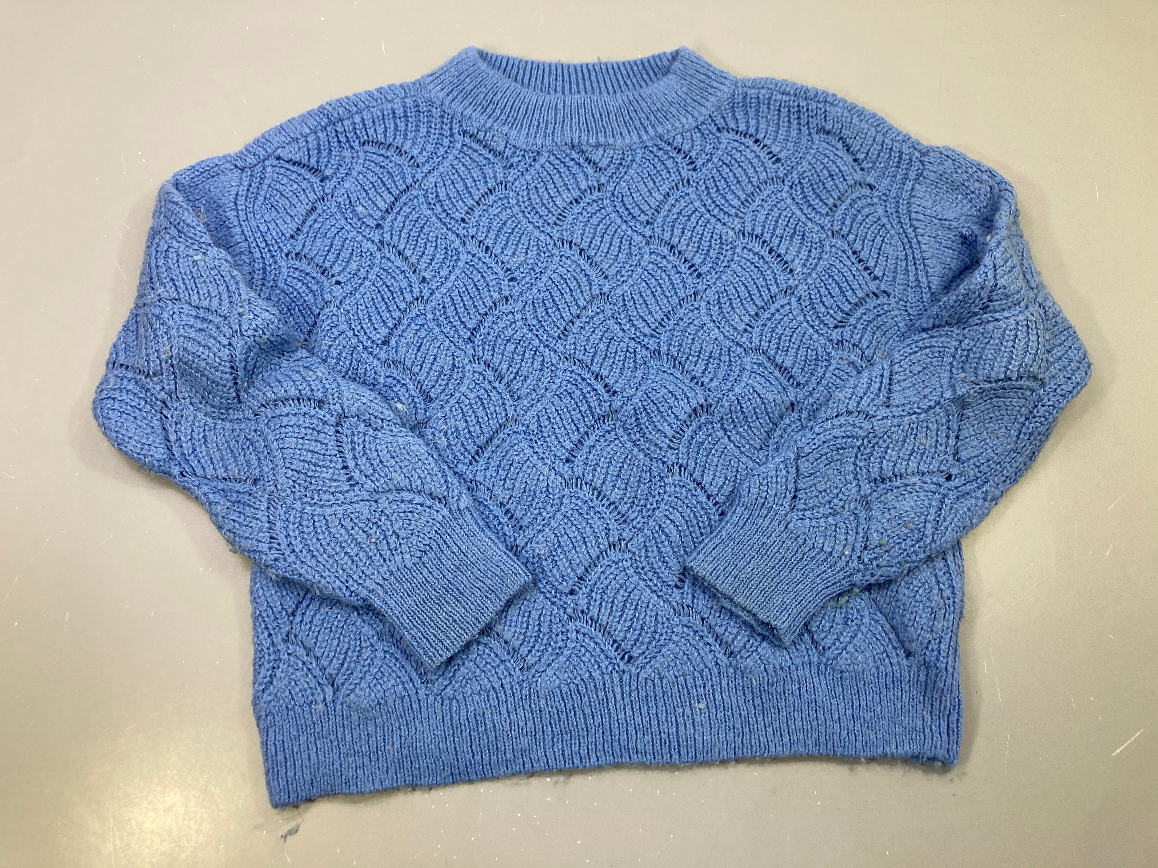 Pull bleu maille texturée motif vagues