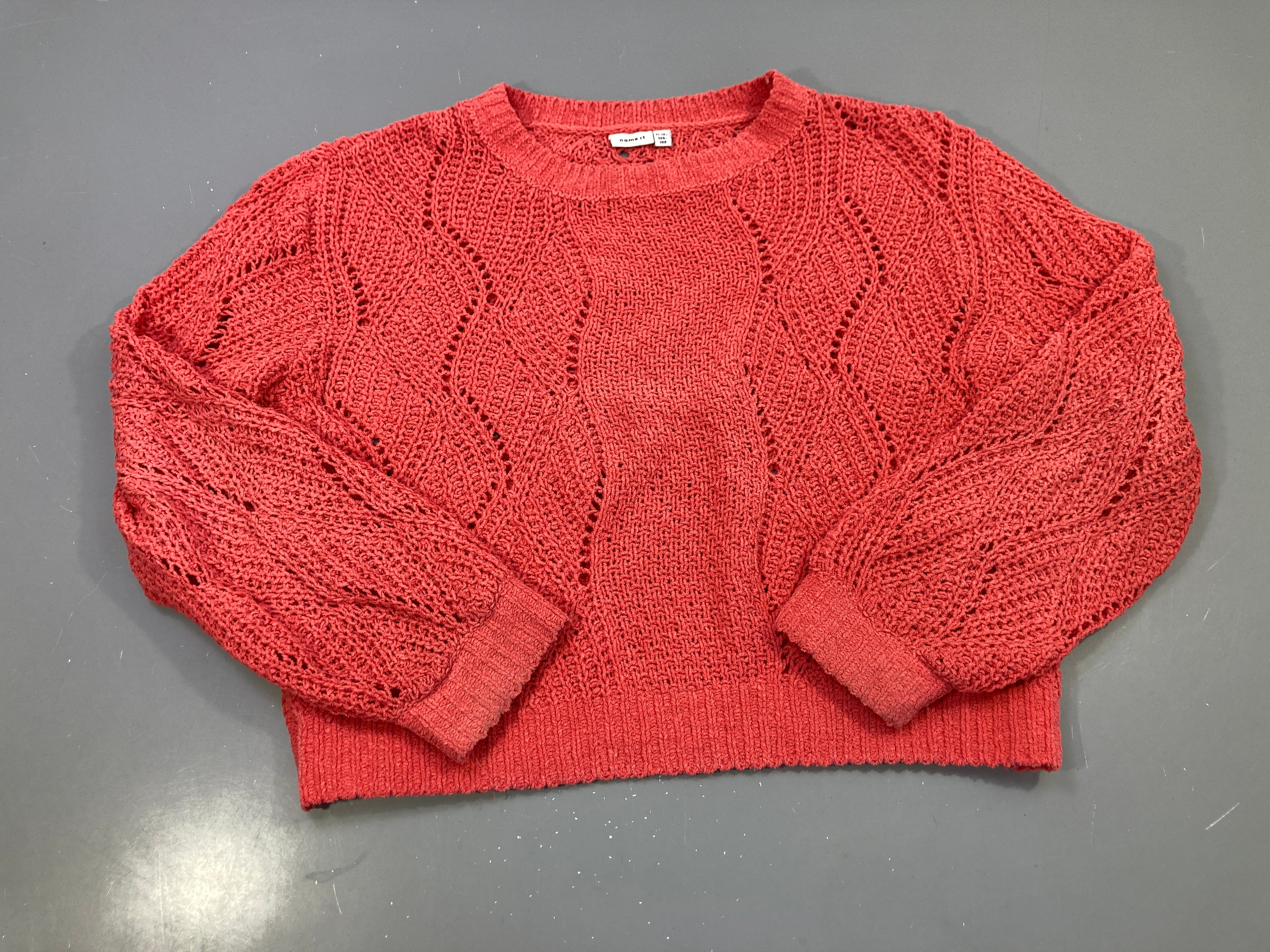 Pull corail ajouré, bas des manches à rafraichir