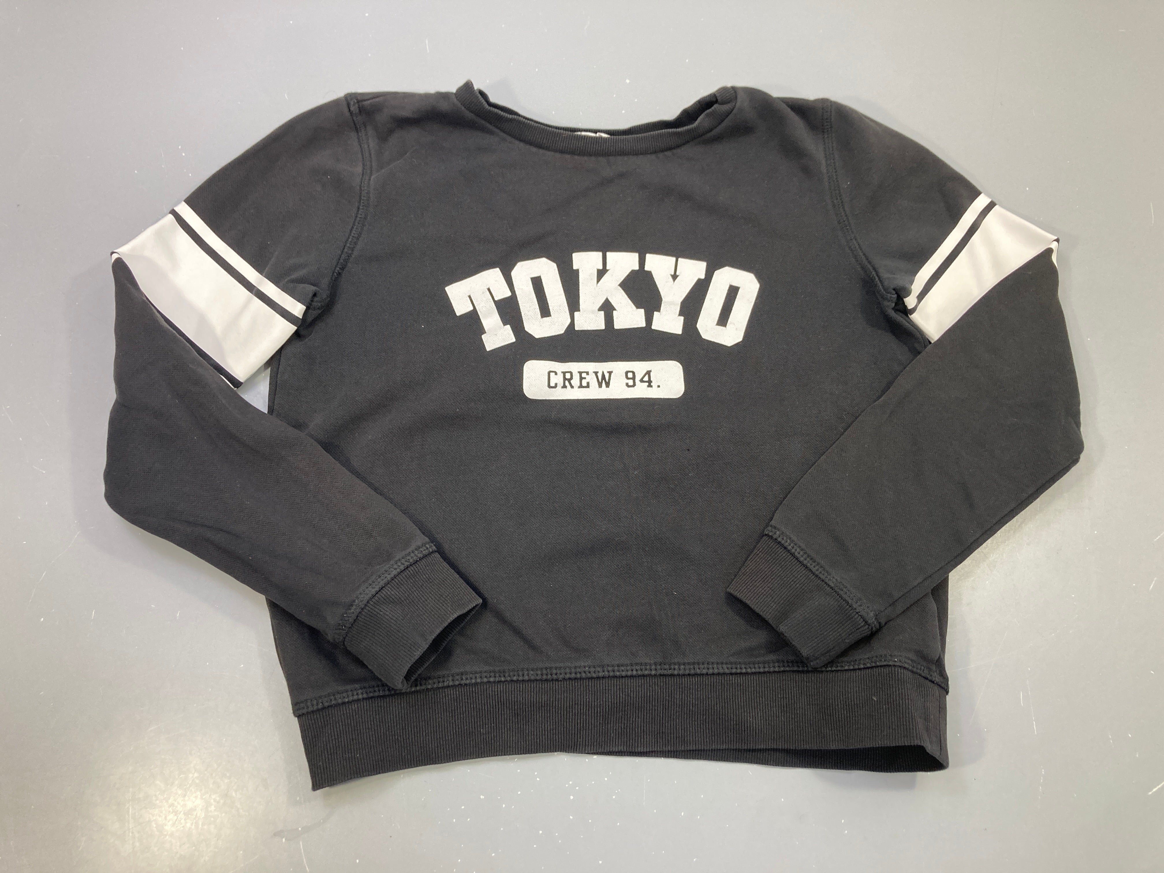 Sweat noir imprimé Tokyo bandes rayées