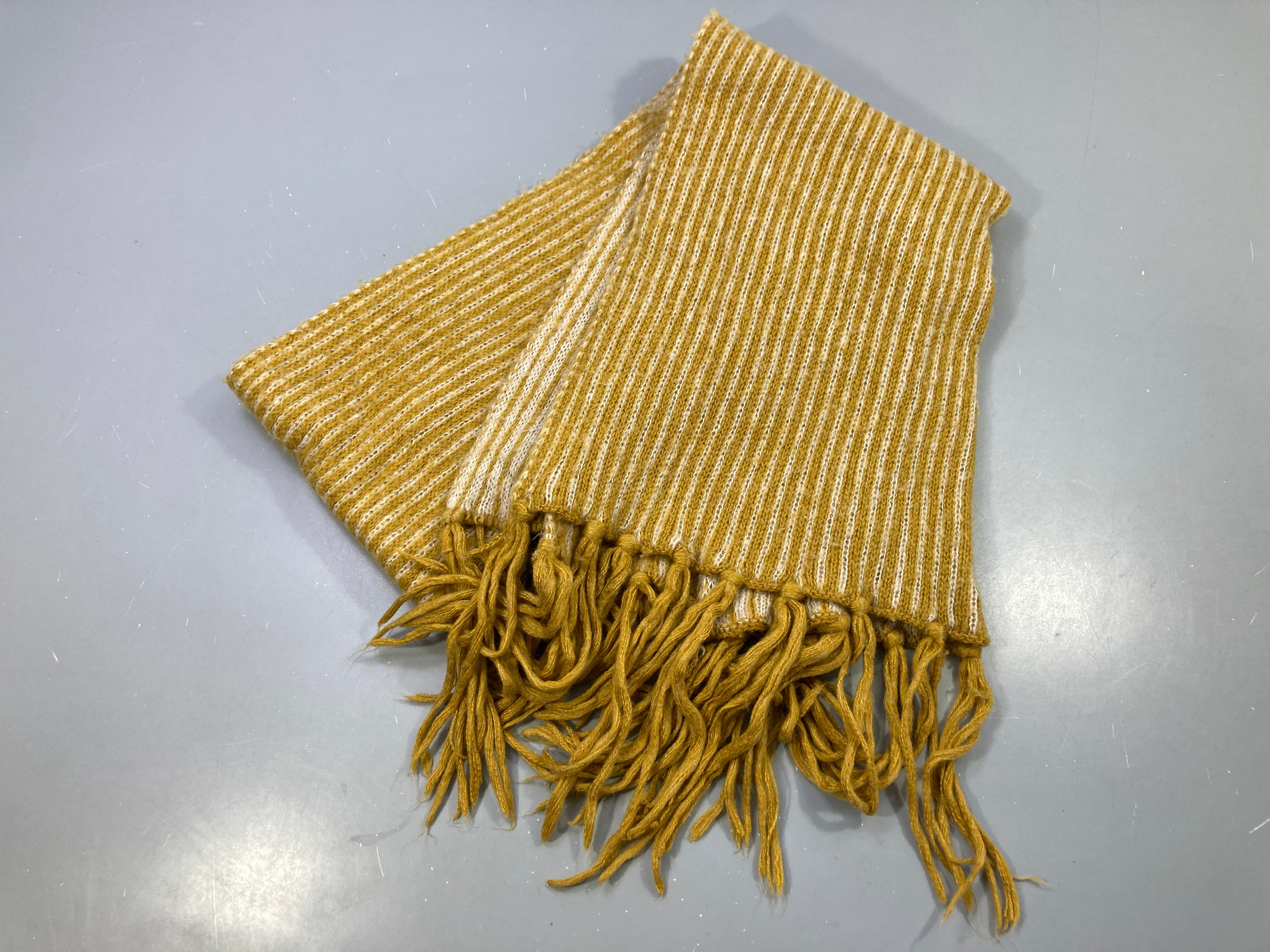 Grande écharpe moutarde écru rayée franges
