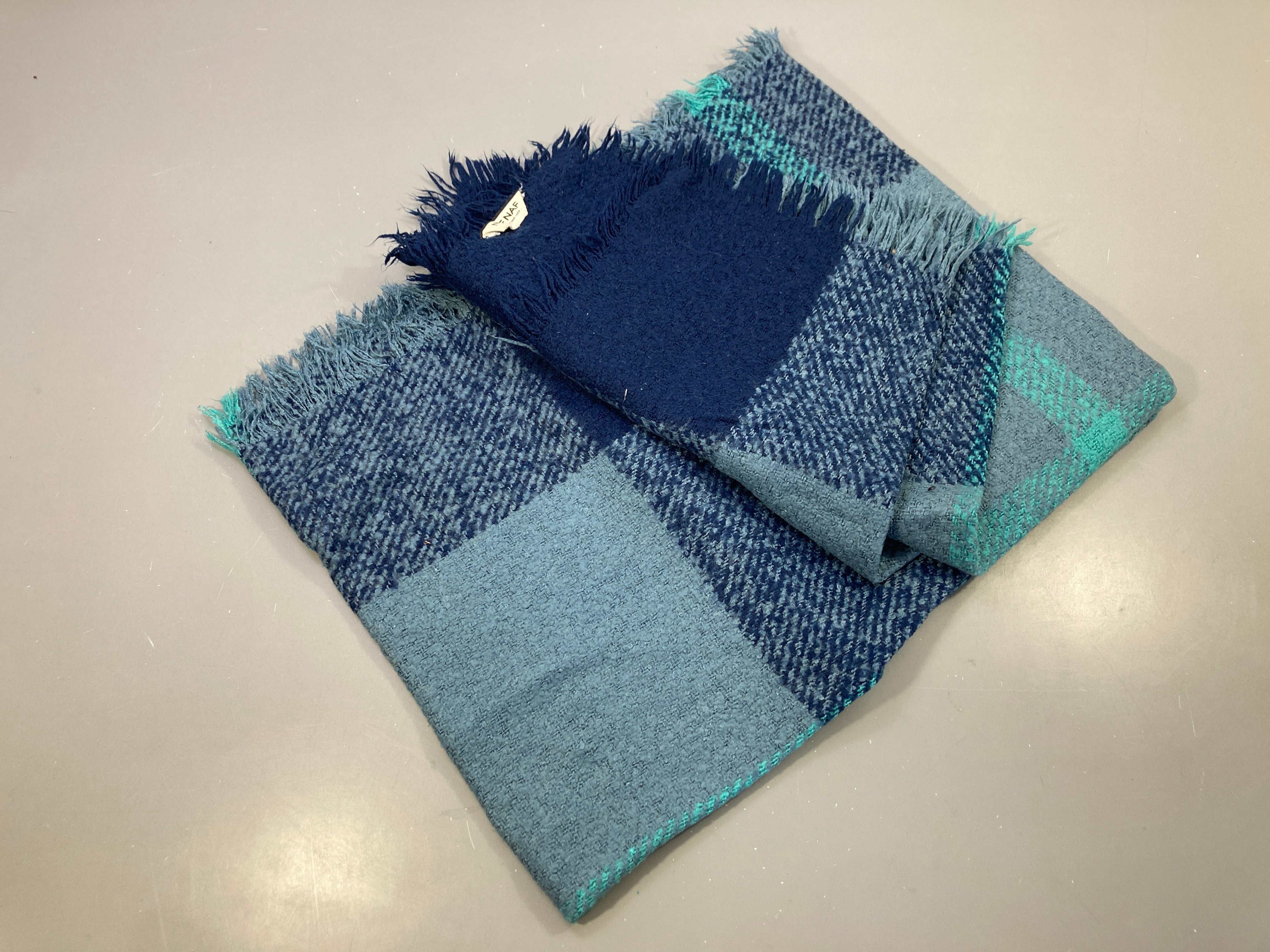 Écharpe carreaux bleu turquoise marine franges Naf-Naf