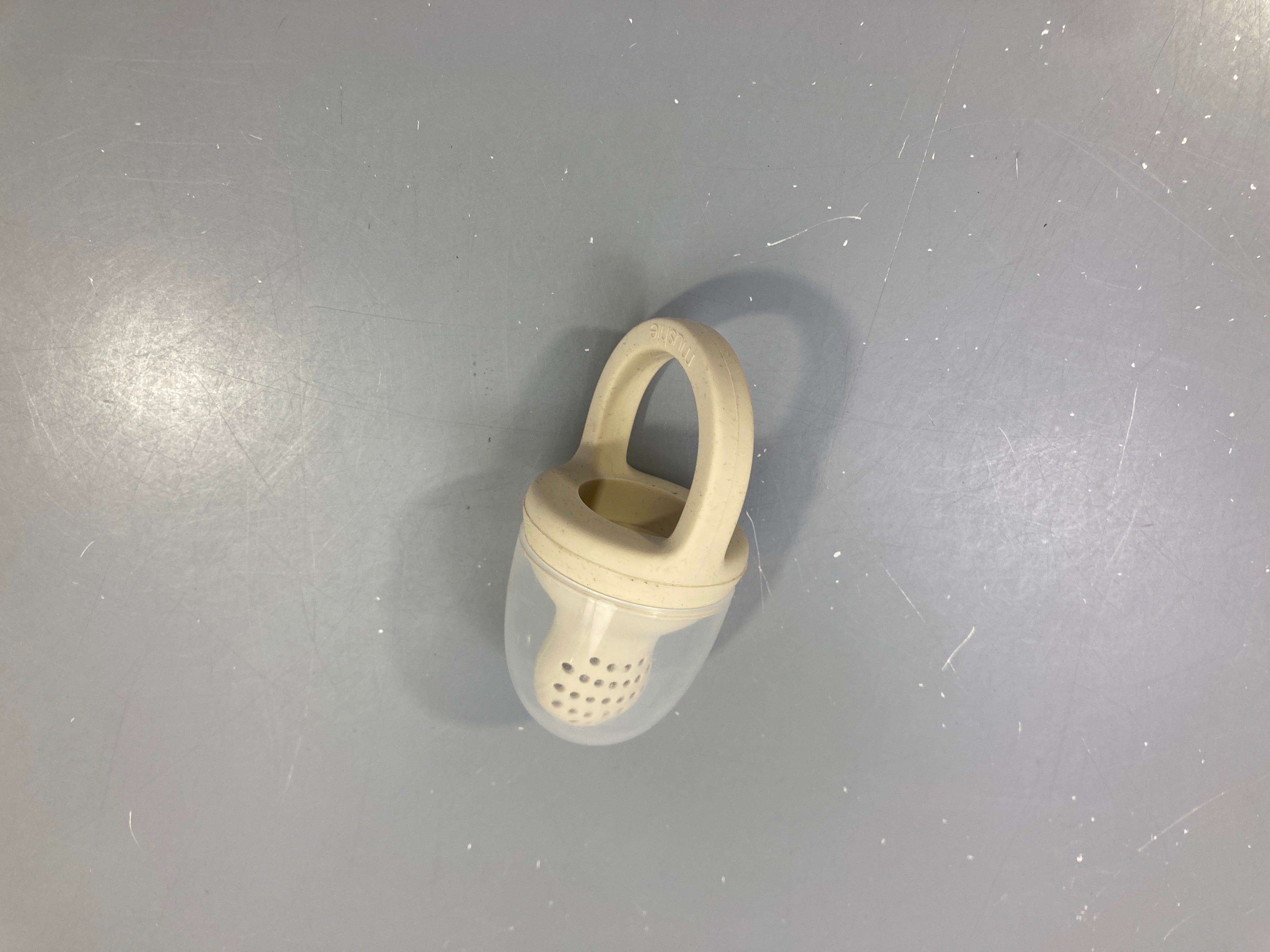 Grignoteuse alimentaire silicone écrue, Mushie