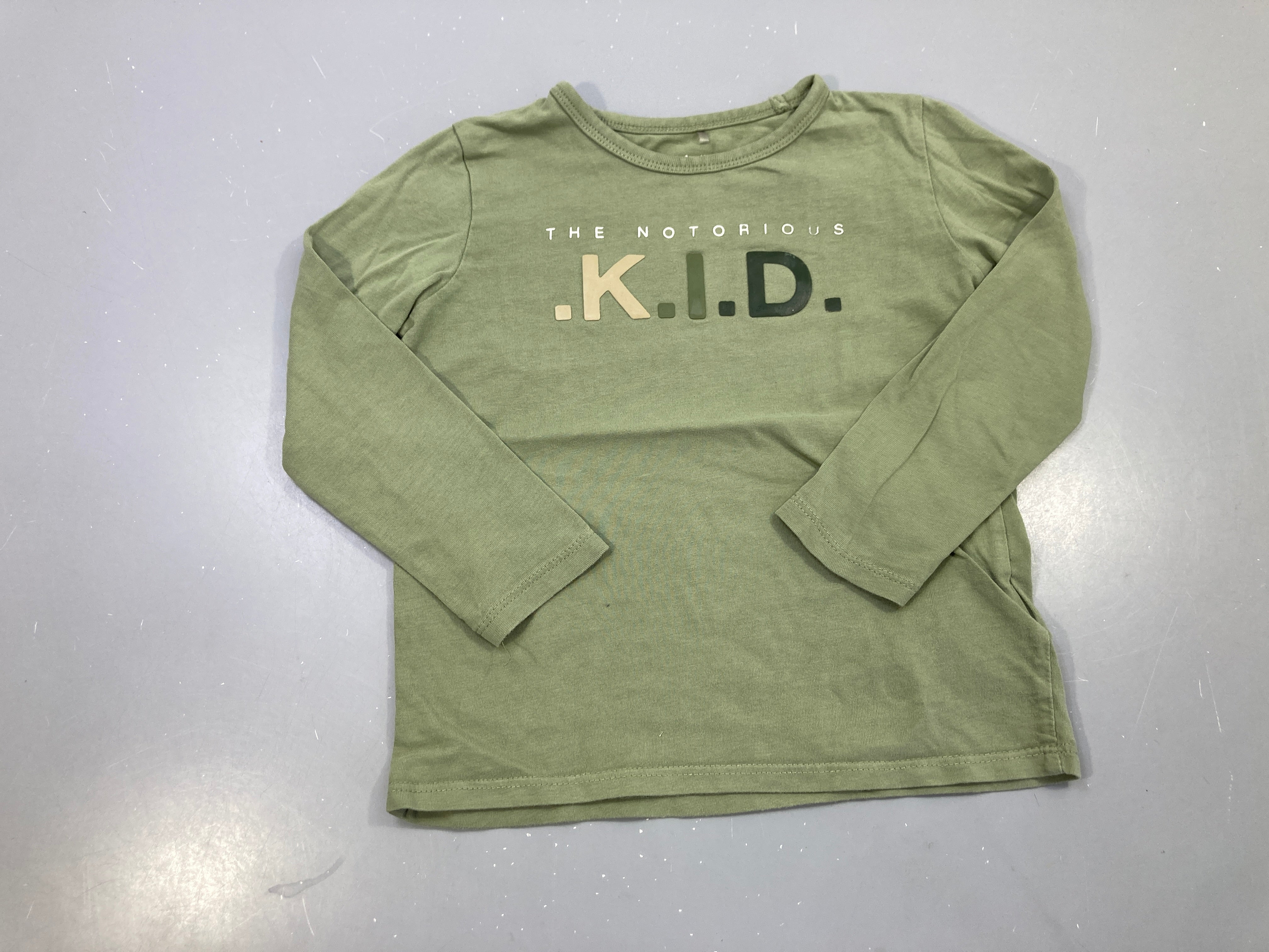 T-shirt m.l vert kaki texte K.I.D.