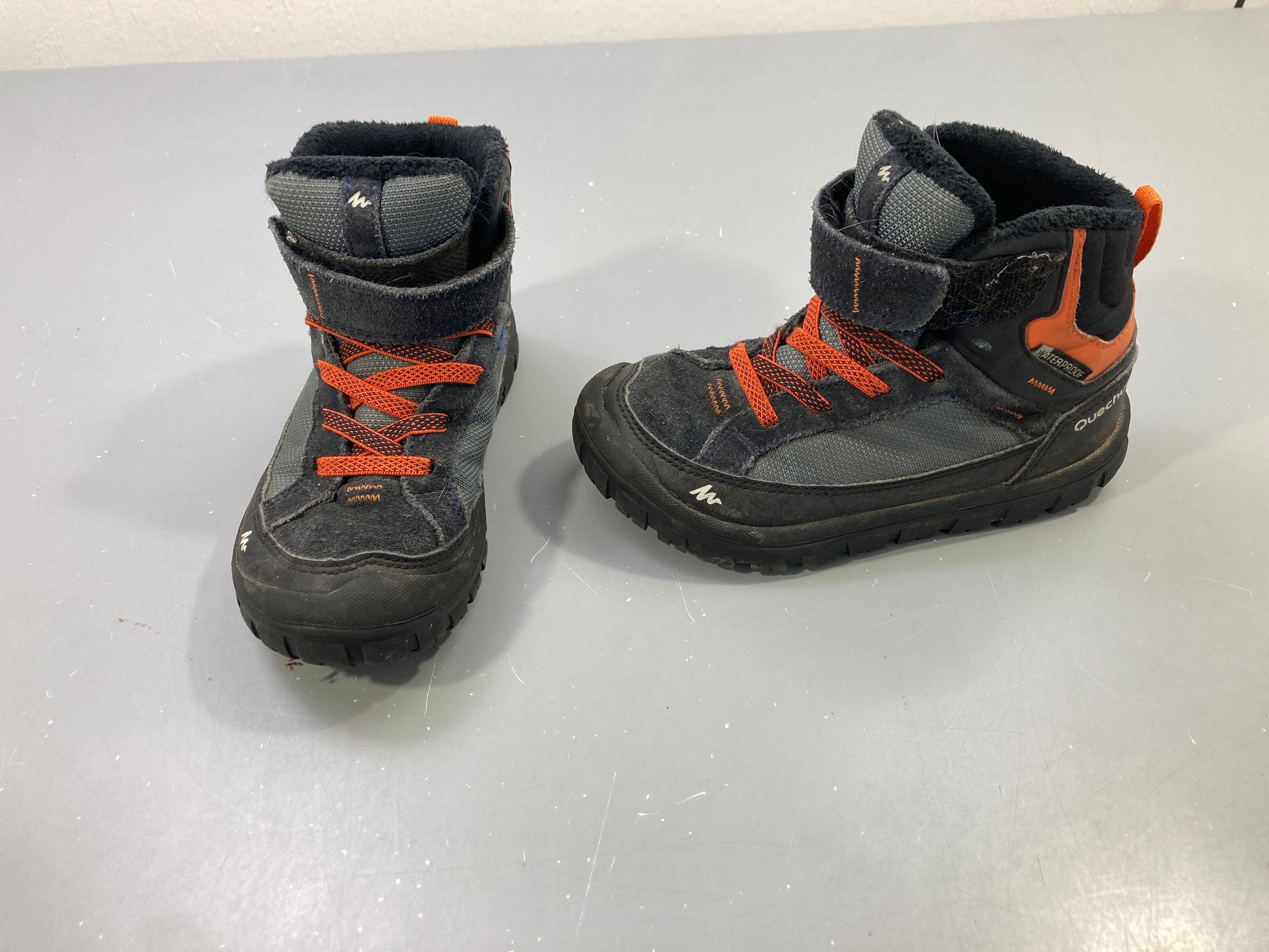 Bottines grises et noires lacets orange fourrées rando, Quechua