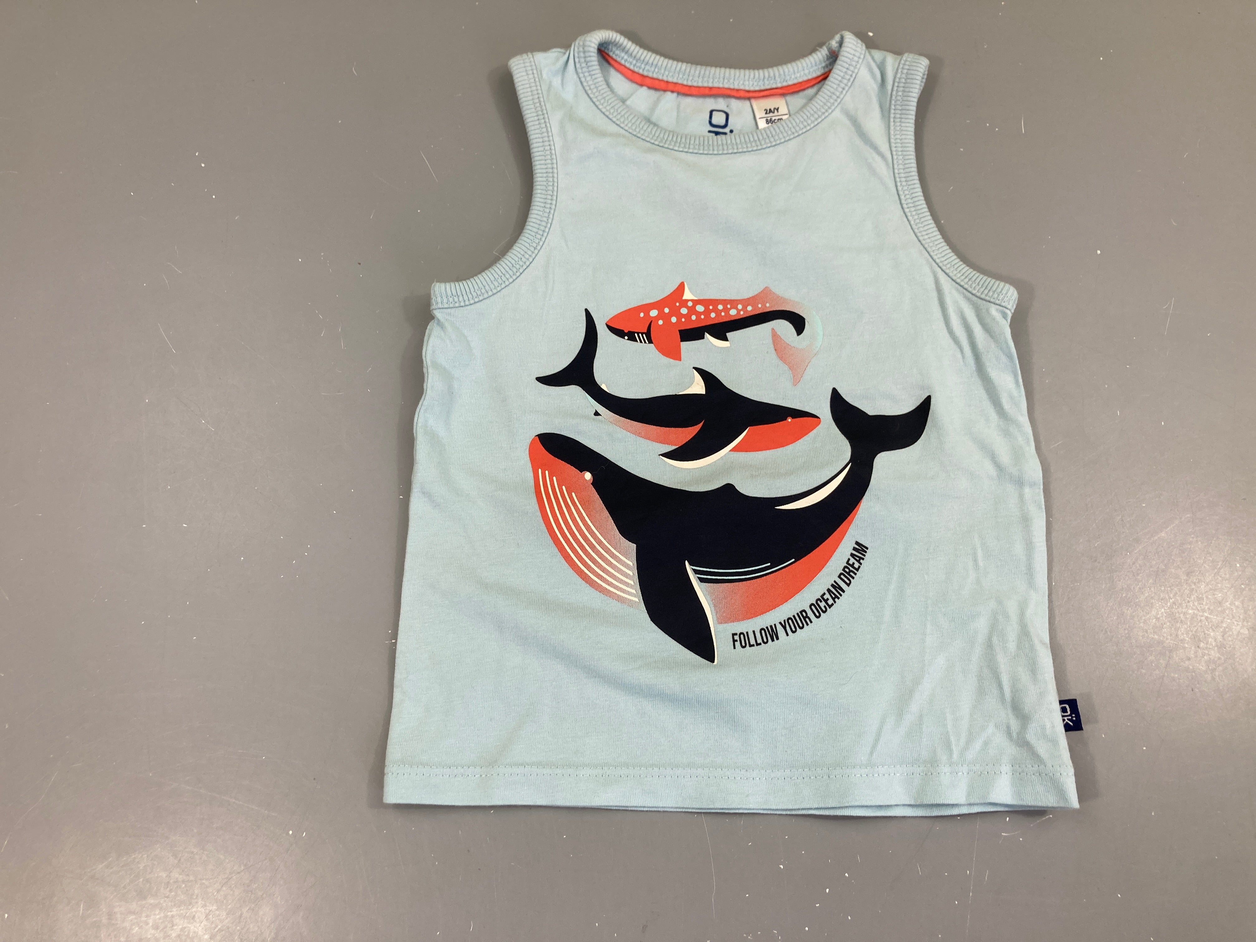 Débardeur bleu clair requins