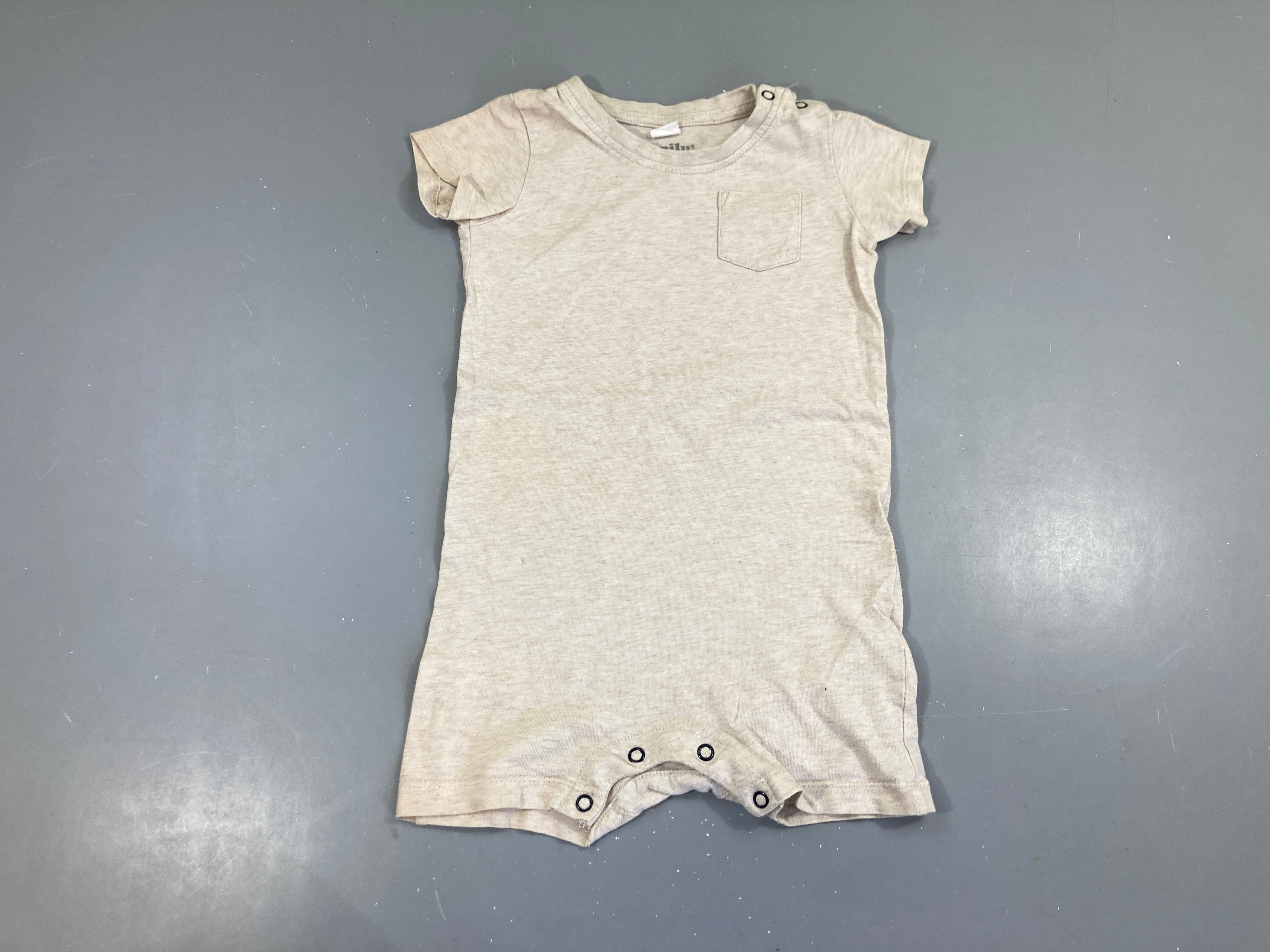 Combishort jersey beige poche, légèrement bouloché