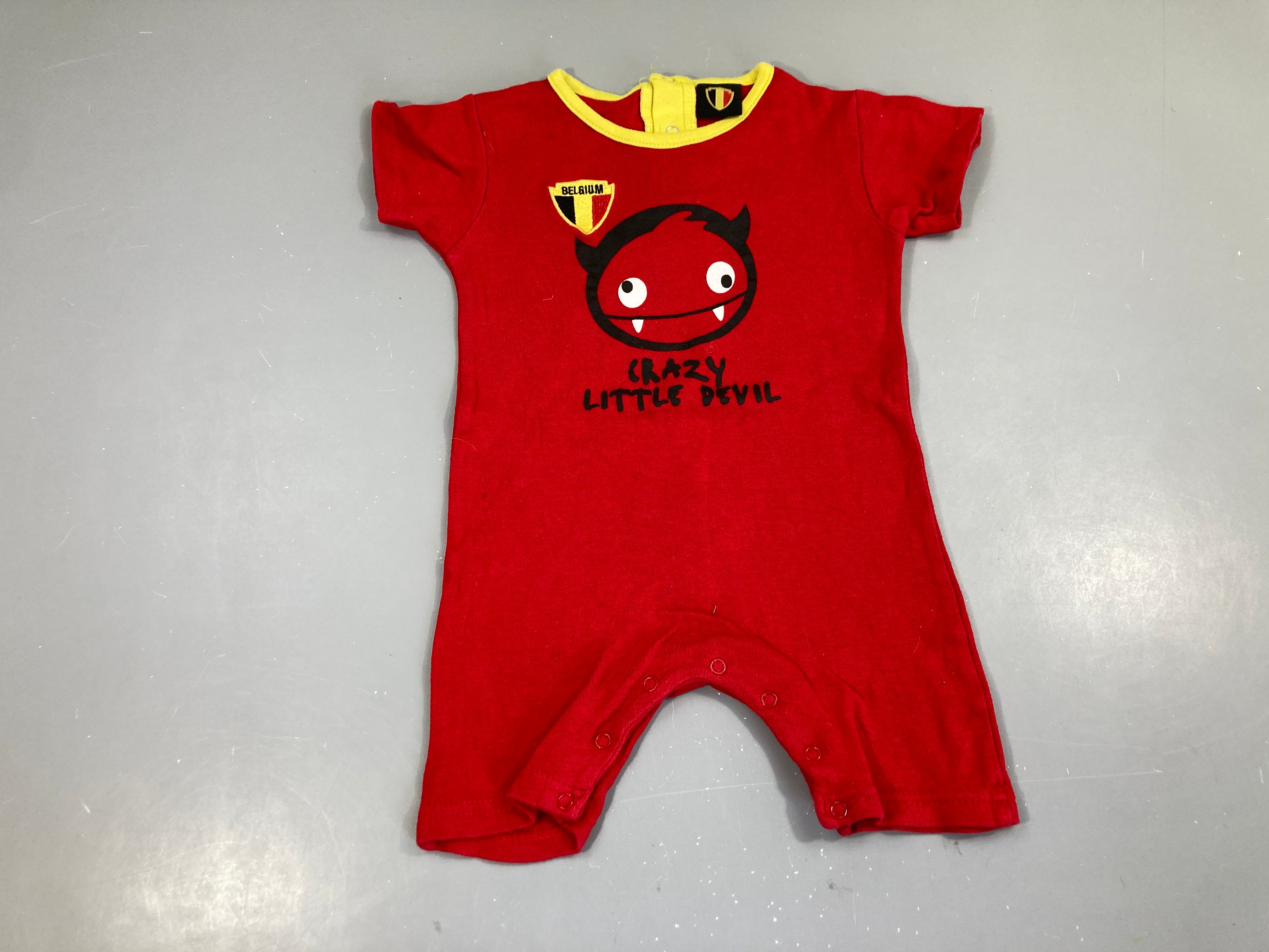 Combishort m.c jersey rouge foot belgium, légèrement bouloché